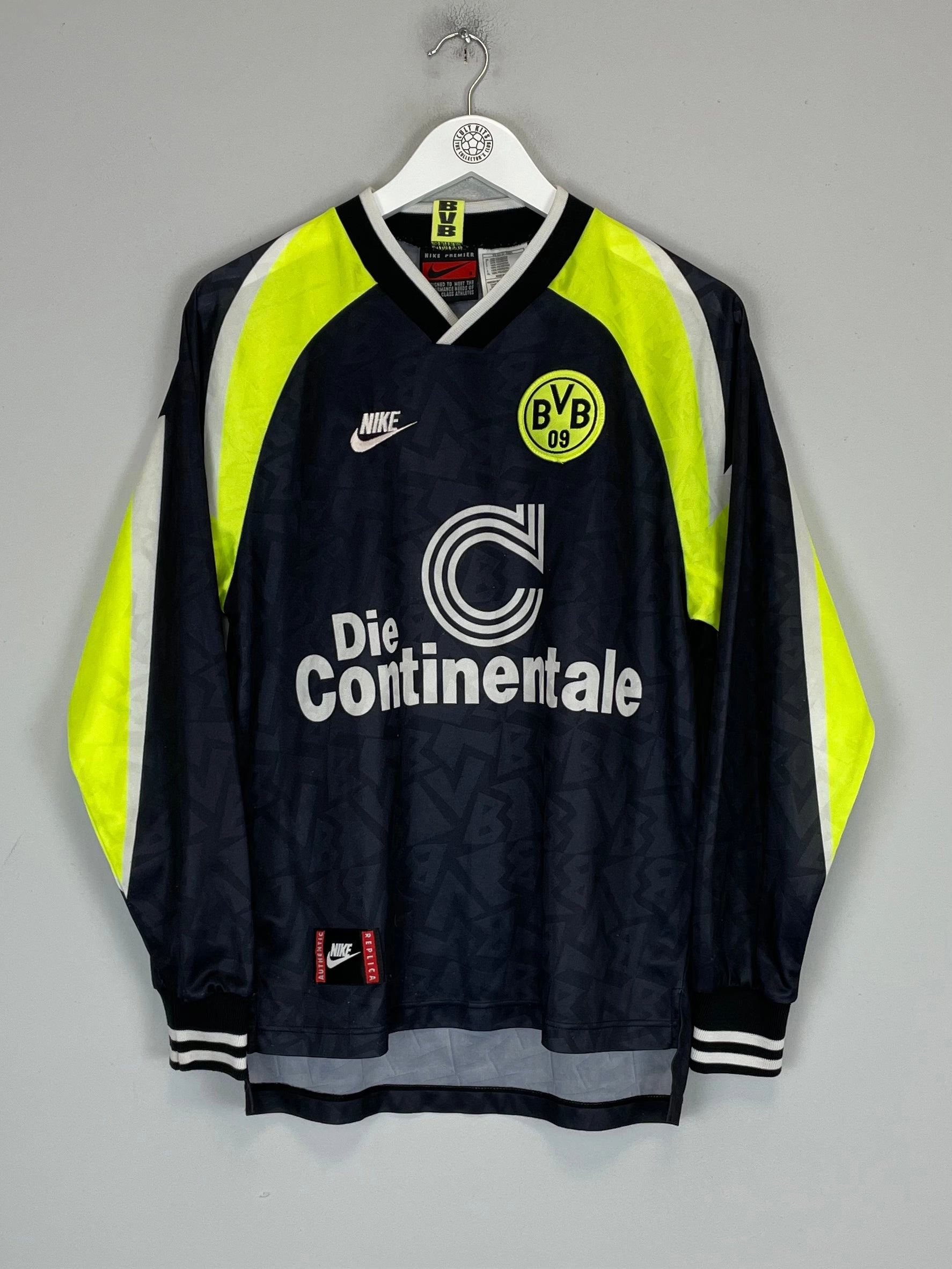 Wrinkle Resistant Finish Colorfast Dye Methods 1995/96 DORTMUND L/S AWAY SHIRT (S) NIKE