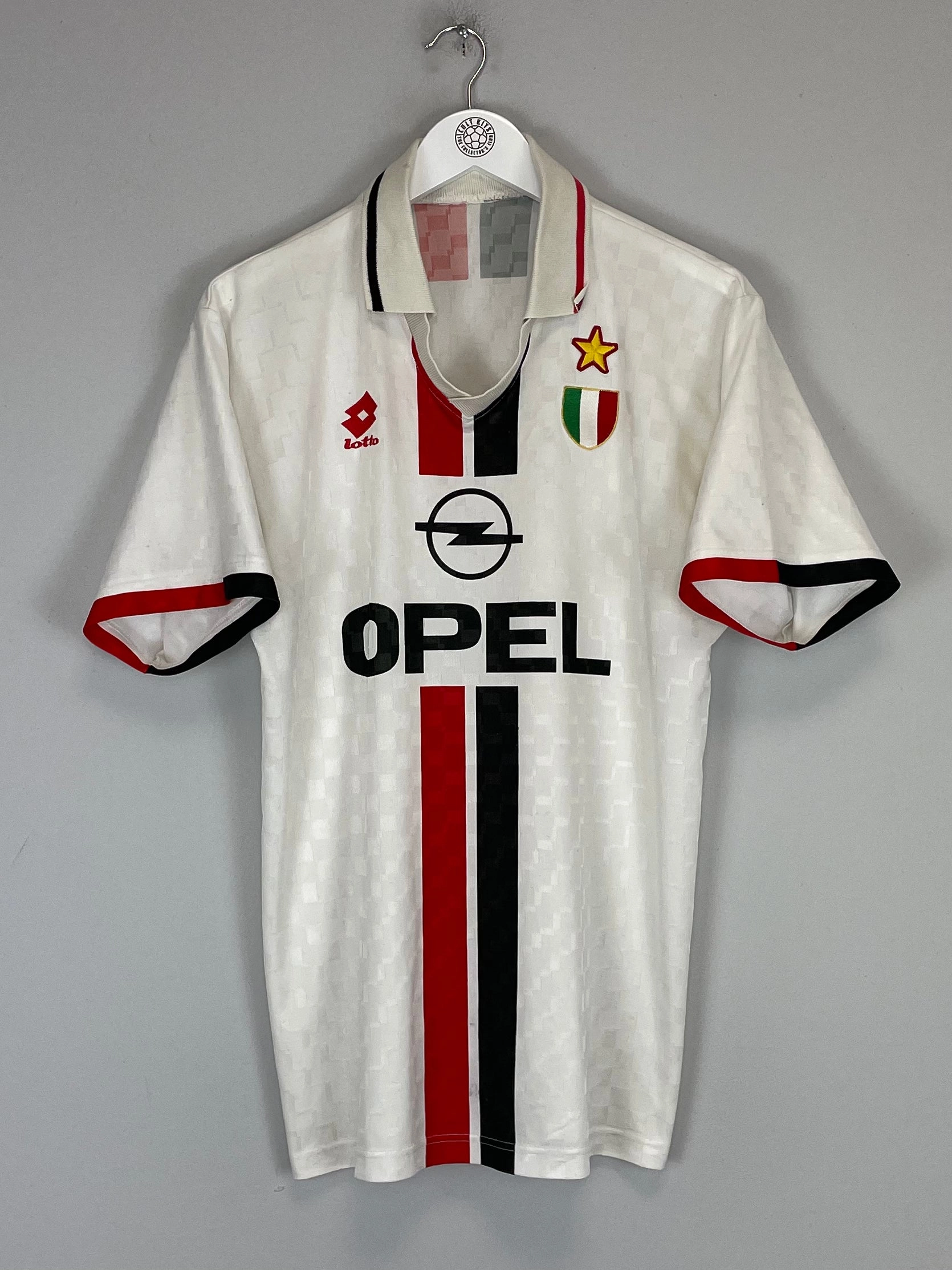 Contrast Trim Detailing Low Profile Stitching 1996/97 AC MILAN AWAY SHIRT (M) LOTTO