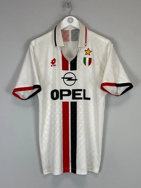 Contrast Trim Detailing Low Profile Stitching 1996/97 AC MILAN AWAY SHIRT (M) LOTTO