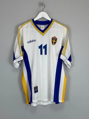 1998/00 SWEDEN #11 AWAY SHIRT (M) ADIDAS Taped Shoulder Seams Bold Trim