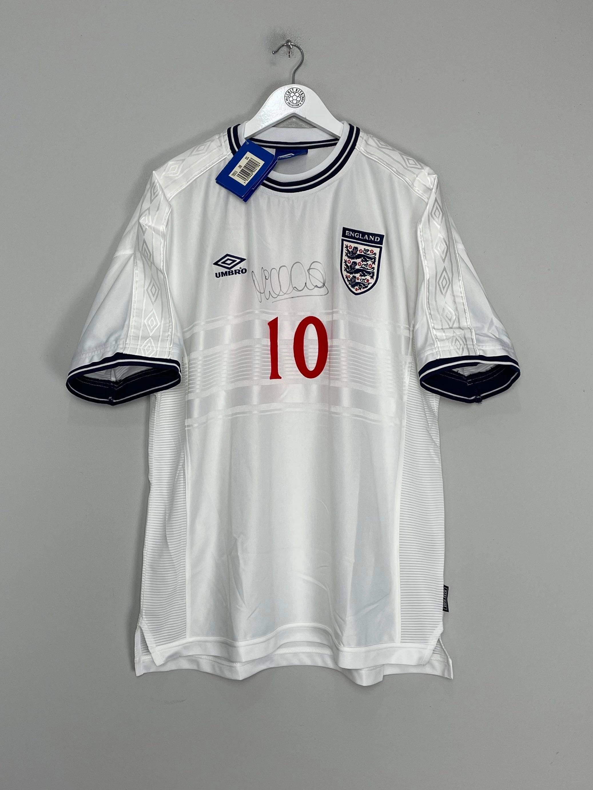 Smooth Silicone Gripper 1999/01 ENGLAND OWEN #10 *SIGNED* BNWT HOME SHIRT (XXL) UMBRO