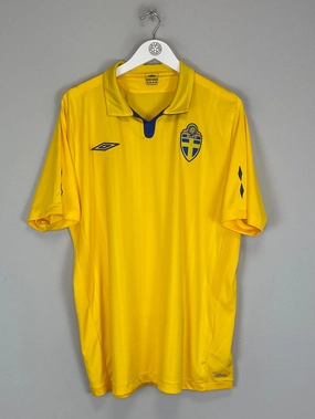 2009/10 SWEDEN HOME SHIRT (XL) UMBRO Moisture Management Technology