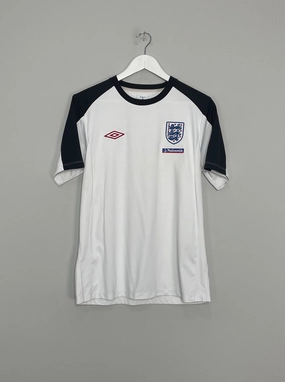 Contrast Trim Detailing 2010/11 ENGLAND TRAINING SHIRT (S*) UMBRO