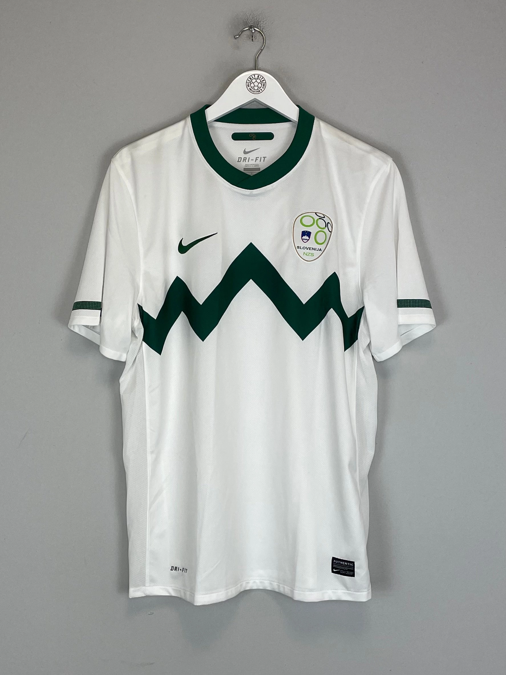 Tagless Construction Non Irritating Fabric 2010/11 SLOVENIA HOME SHIRT (L) NIKE