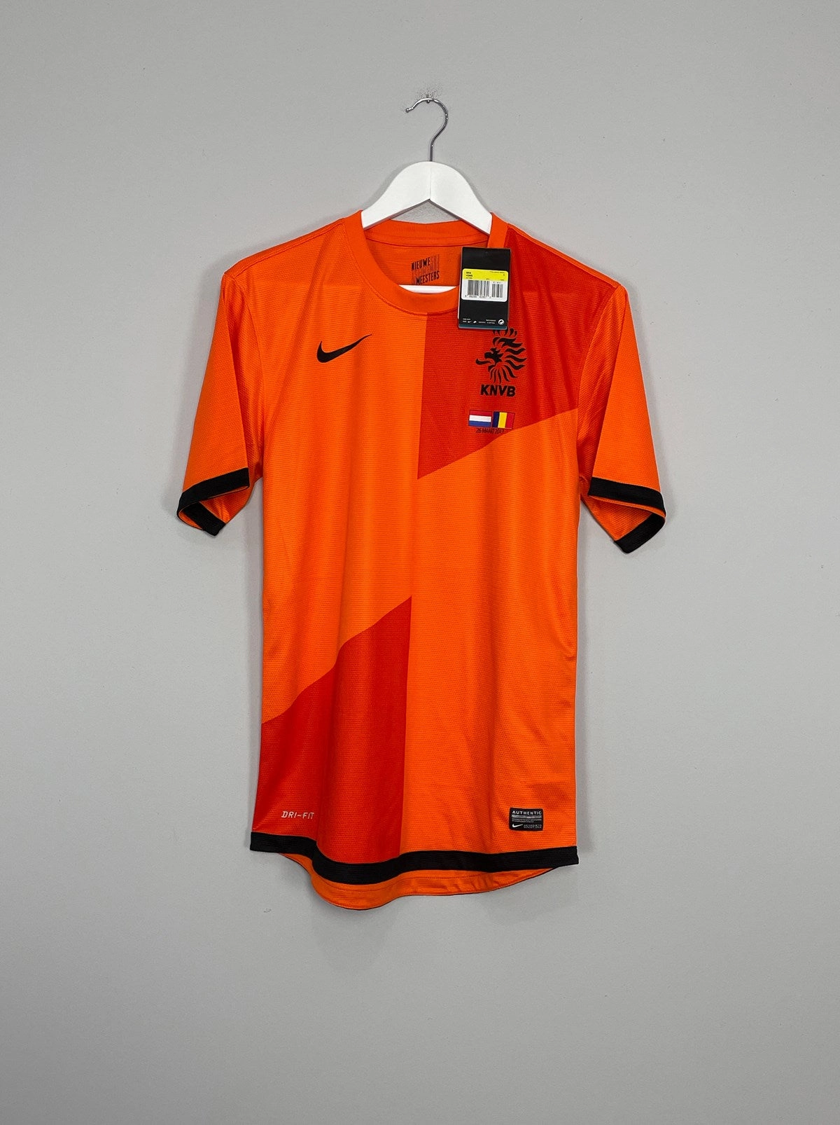 Wind Resistant Barrier 2013 NETHERLANDS *BNWT* VS ROMANIA HOME SHIRT (S) NIKE