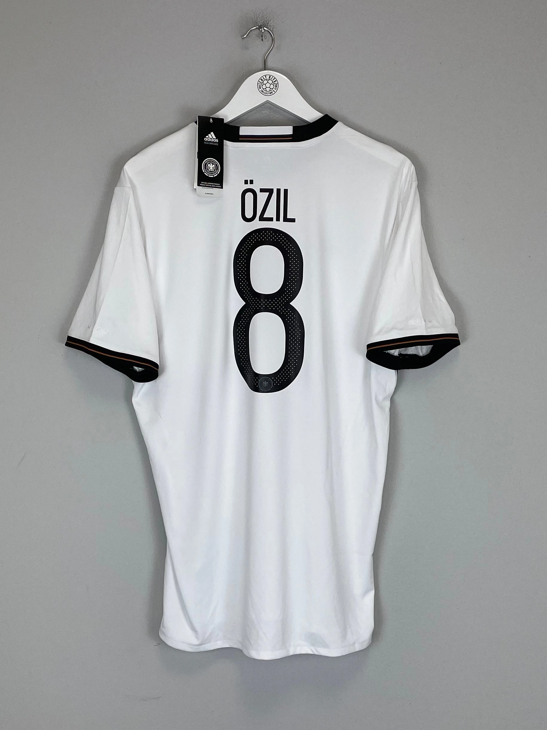 Chic Design 2016/17 GERMANY OZIL #8 *BNWT* HOME SHIRT (L) ADIDAS