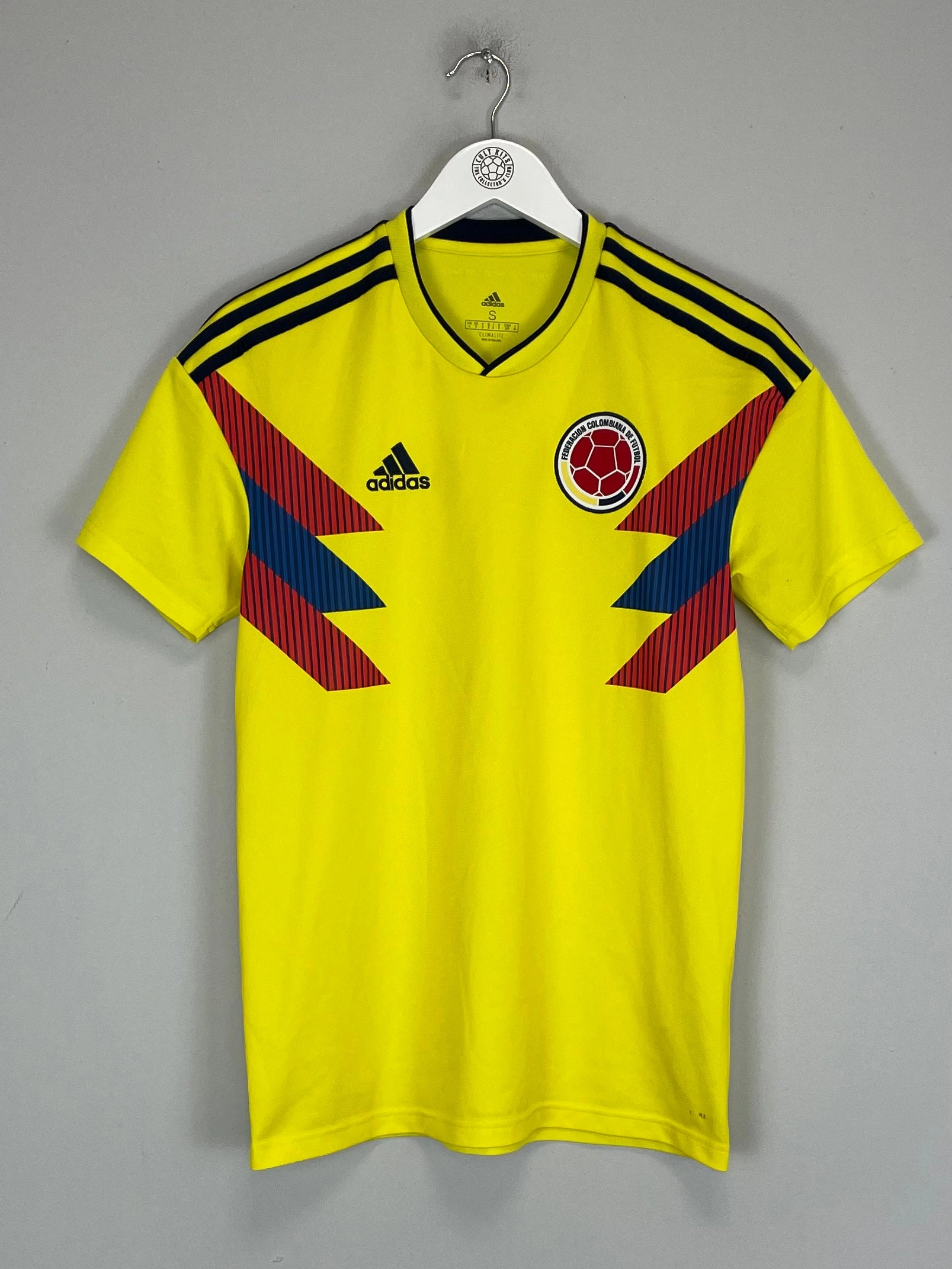 Flexible Shoulder Design 2018/19 COLOMBIA HOME SHIRT (S) ADIDAS