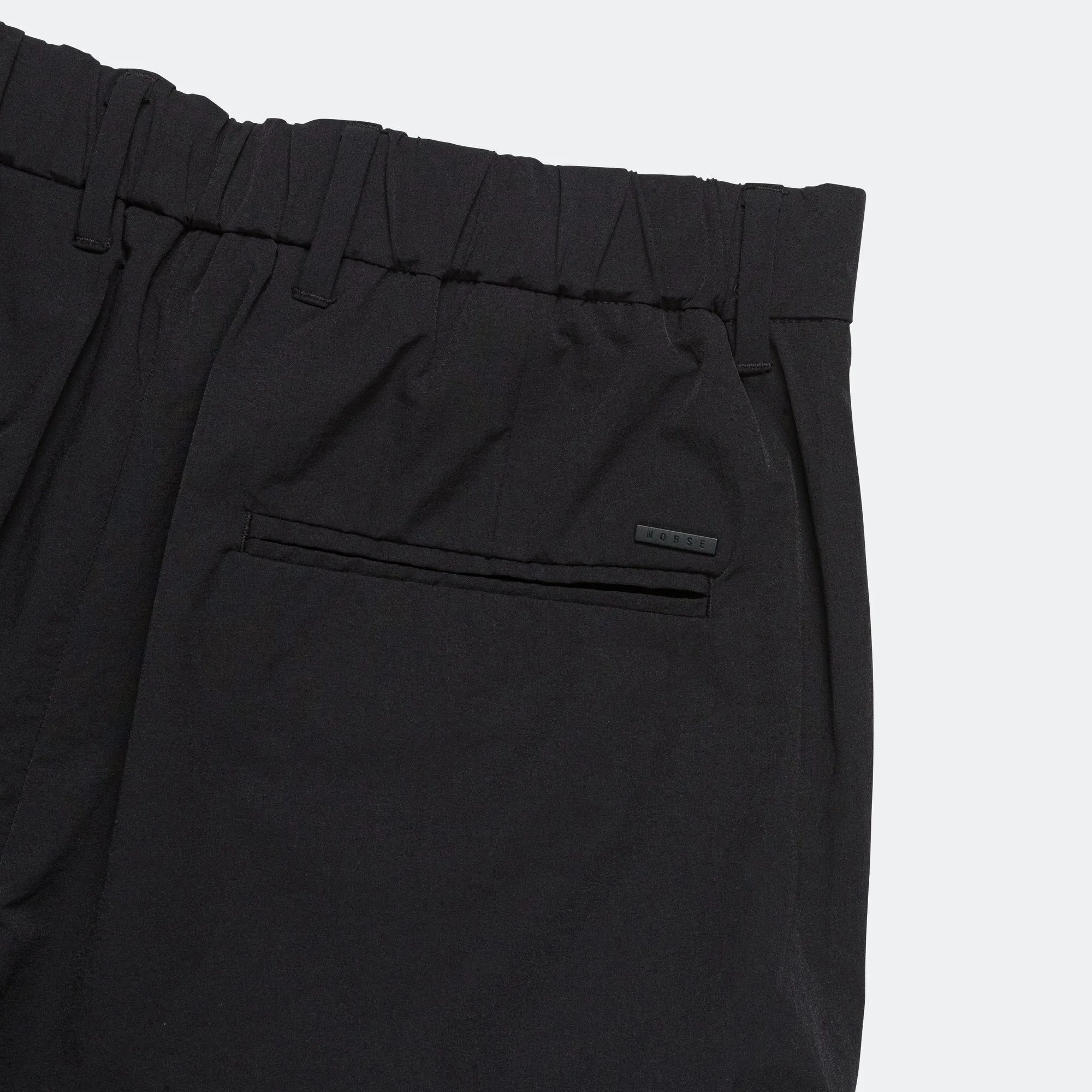 Aaren Travel Light Short - Black Floral Print Subtle Charm