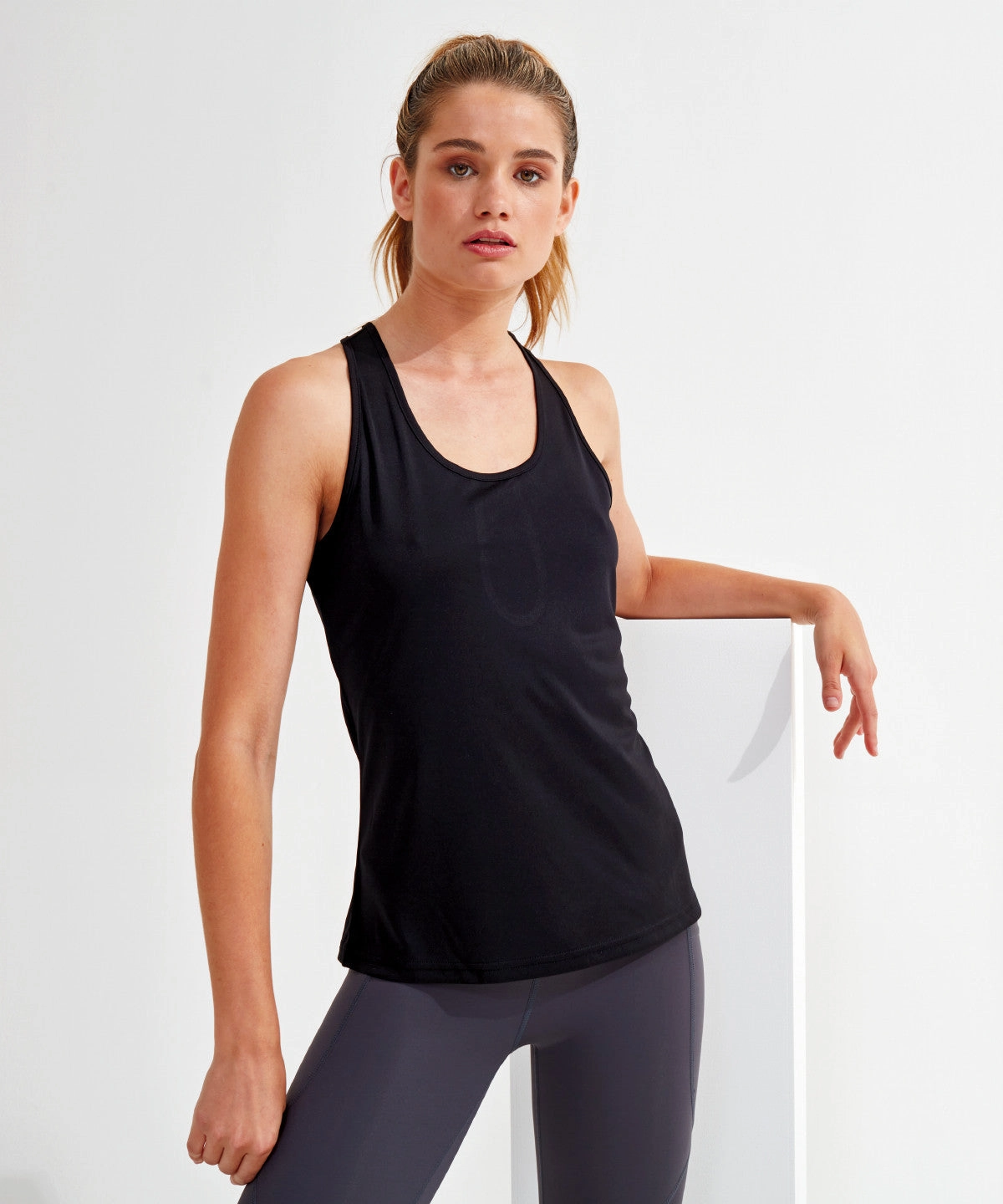 Durable Blends Stay Fresh Women's Yoga Knot Vest | BLACK