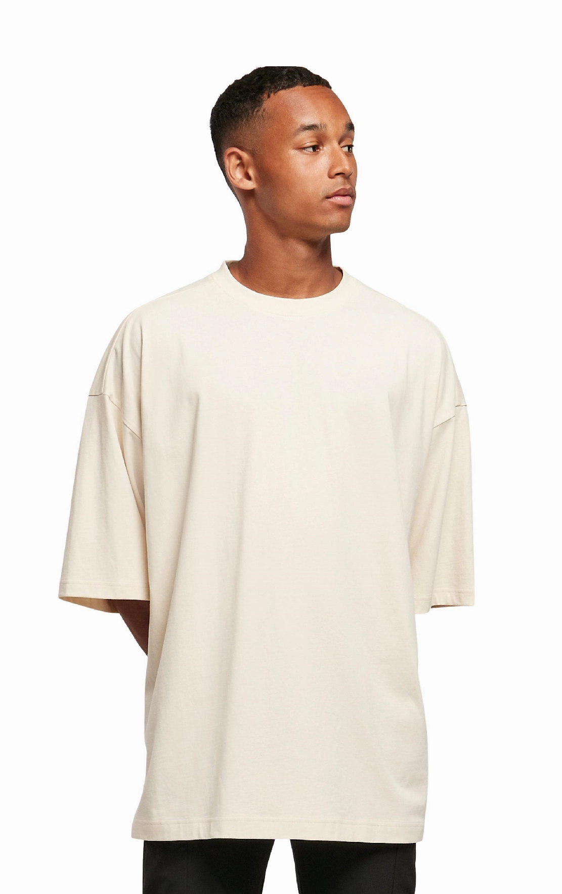 loose but not baggy Seam Free Shoulders Huge Tee | BLACK