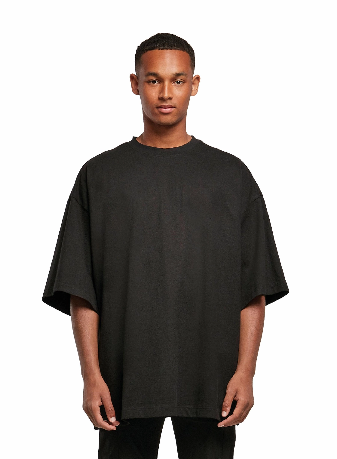 Huge Tee | BLACK Relaxed Comfort Classic Style Trend