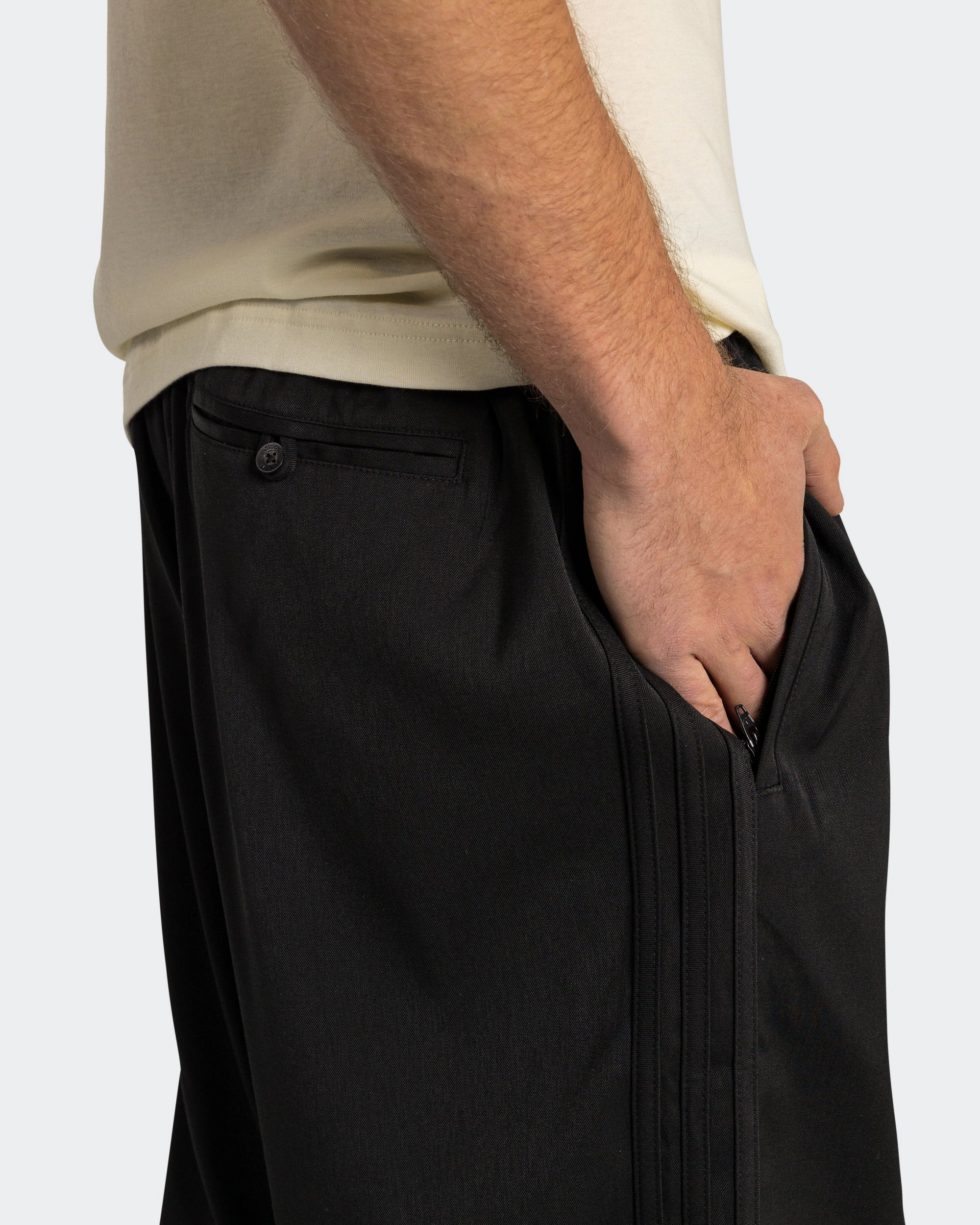 Lightweight Material Trendy Look Baggy Track Pant - Black/Black