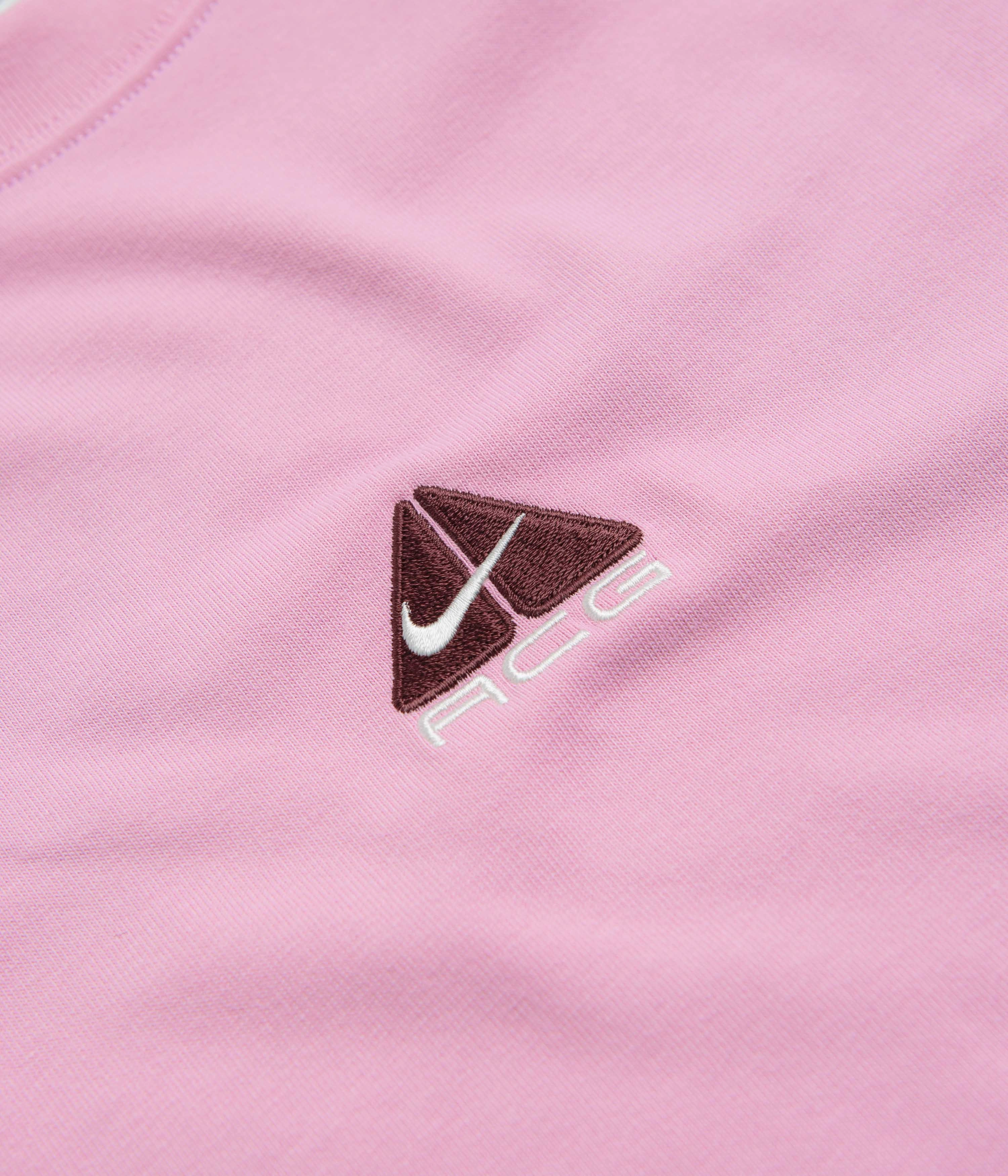 Breathable touch Nike ACG Lungs T-Shirt - Beyond Pink