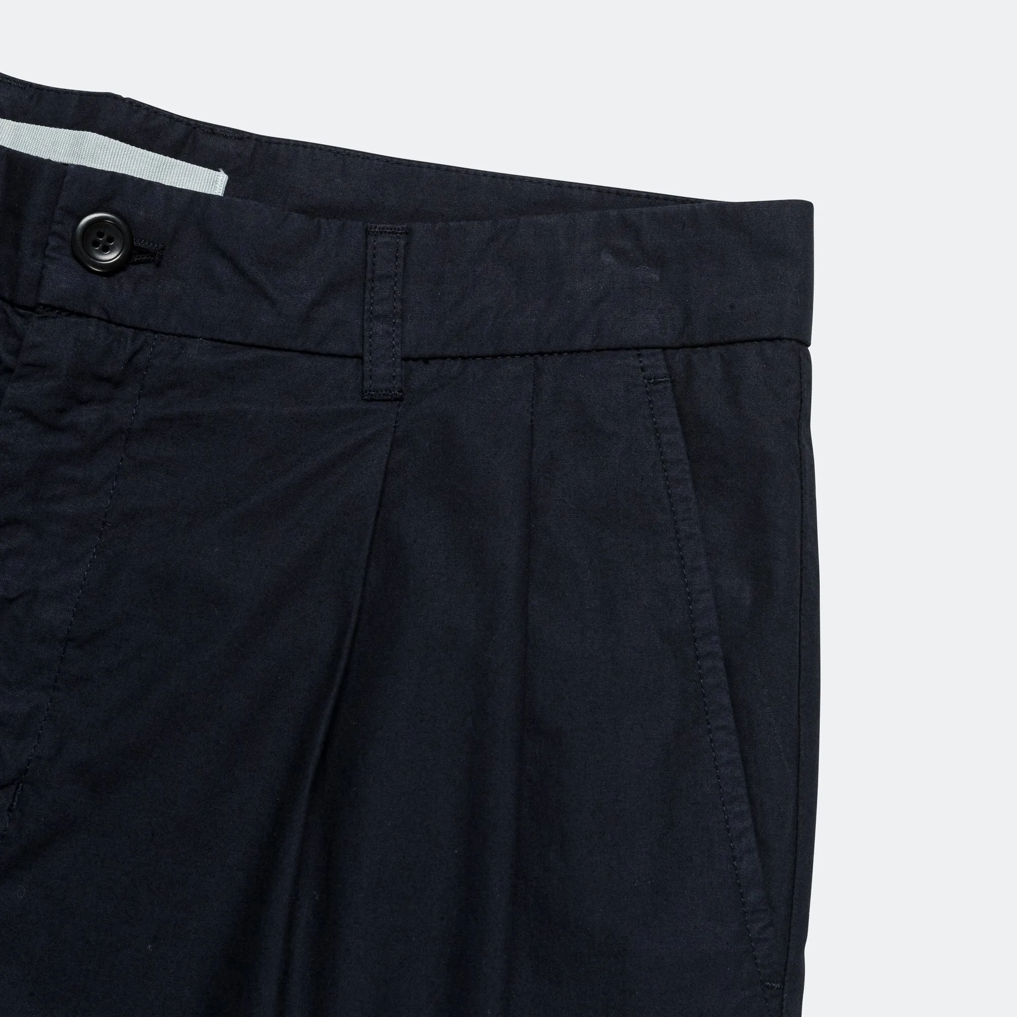 One-of-a-kind Breathable Liner Benn Relaxed Typewriter Pleated Short - Dark Navy