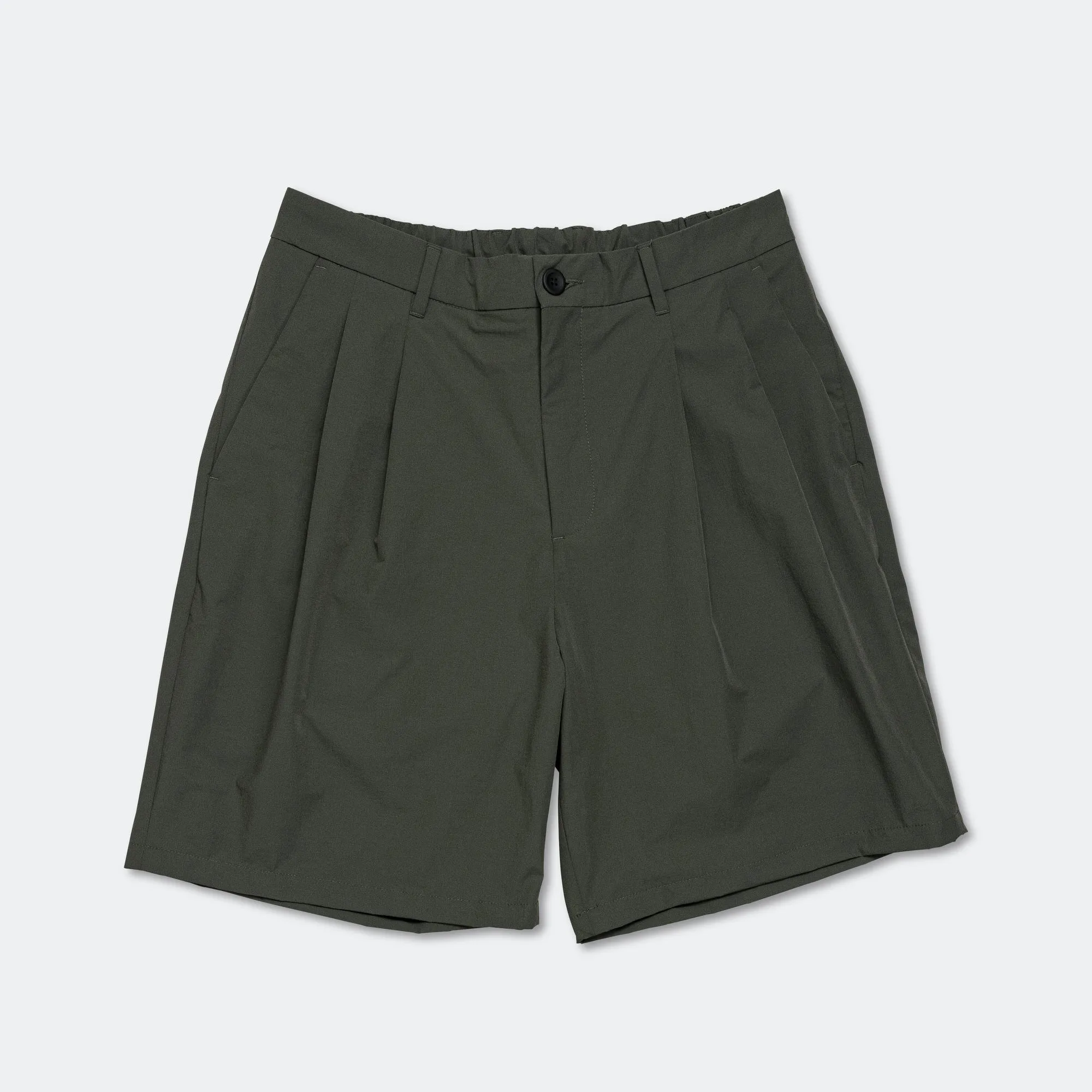 Benn Travel Light Shorts - Black Olive Fastening Closure