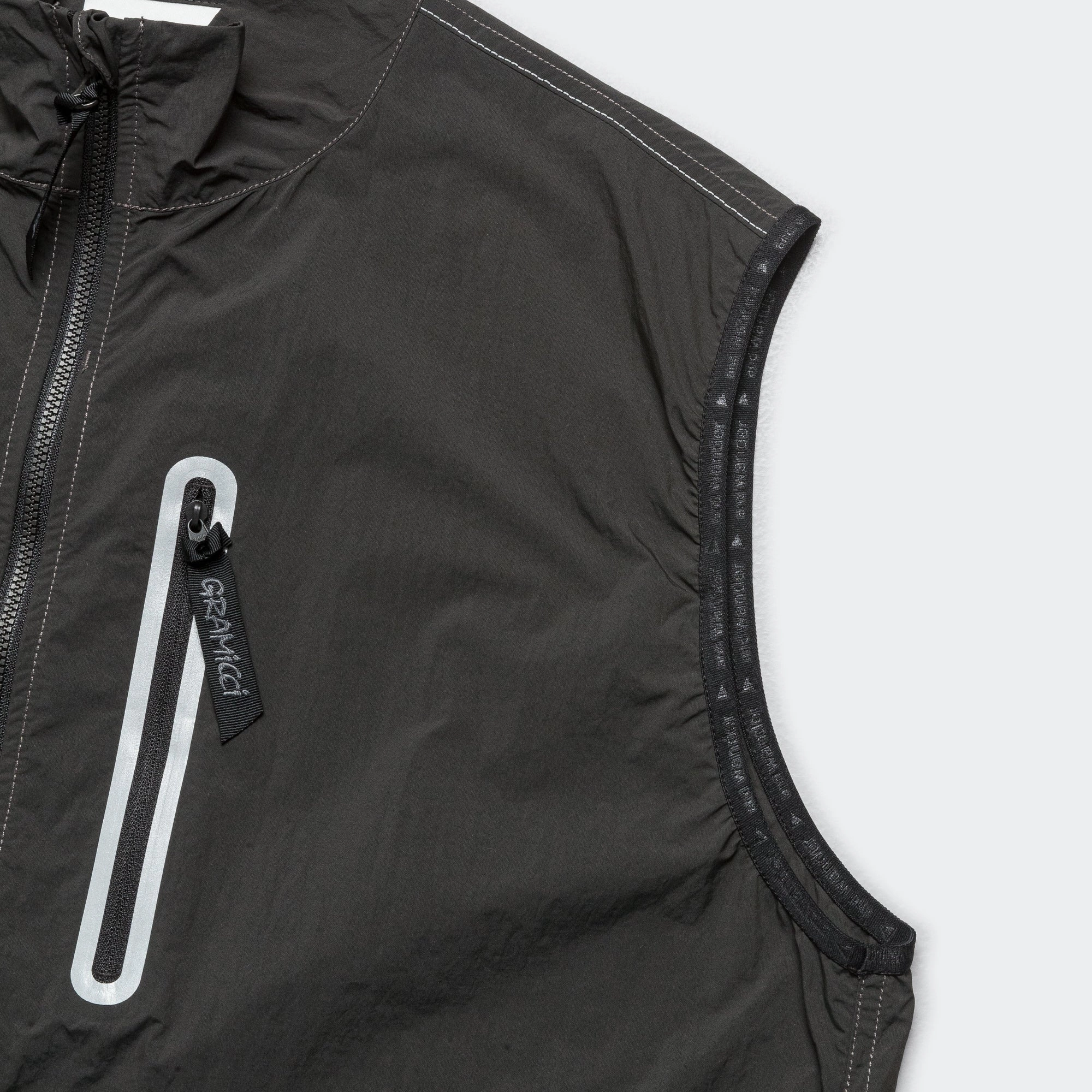 QuickRelease Buckles Durable Zipper Brushed Nylon Vest x and wander - Charcoal