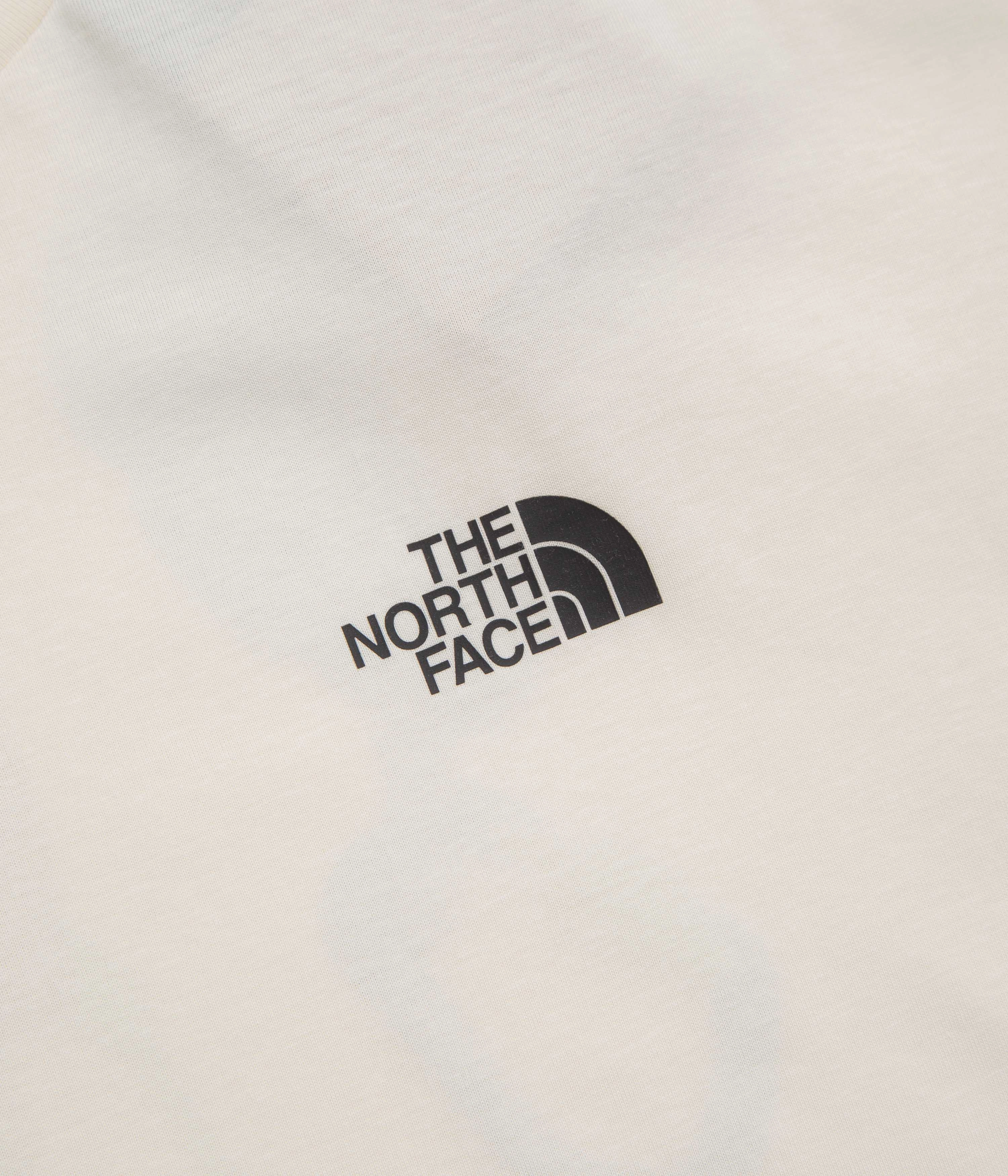 The North Face Explore Gear Relaxed T-Shirt - White Dune Outdoor Trend Chafe Free Armhole