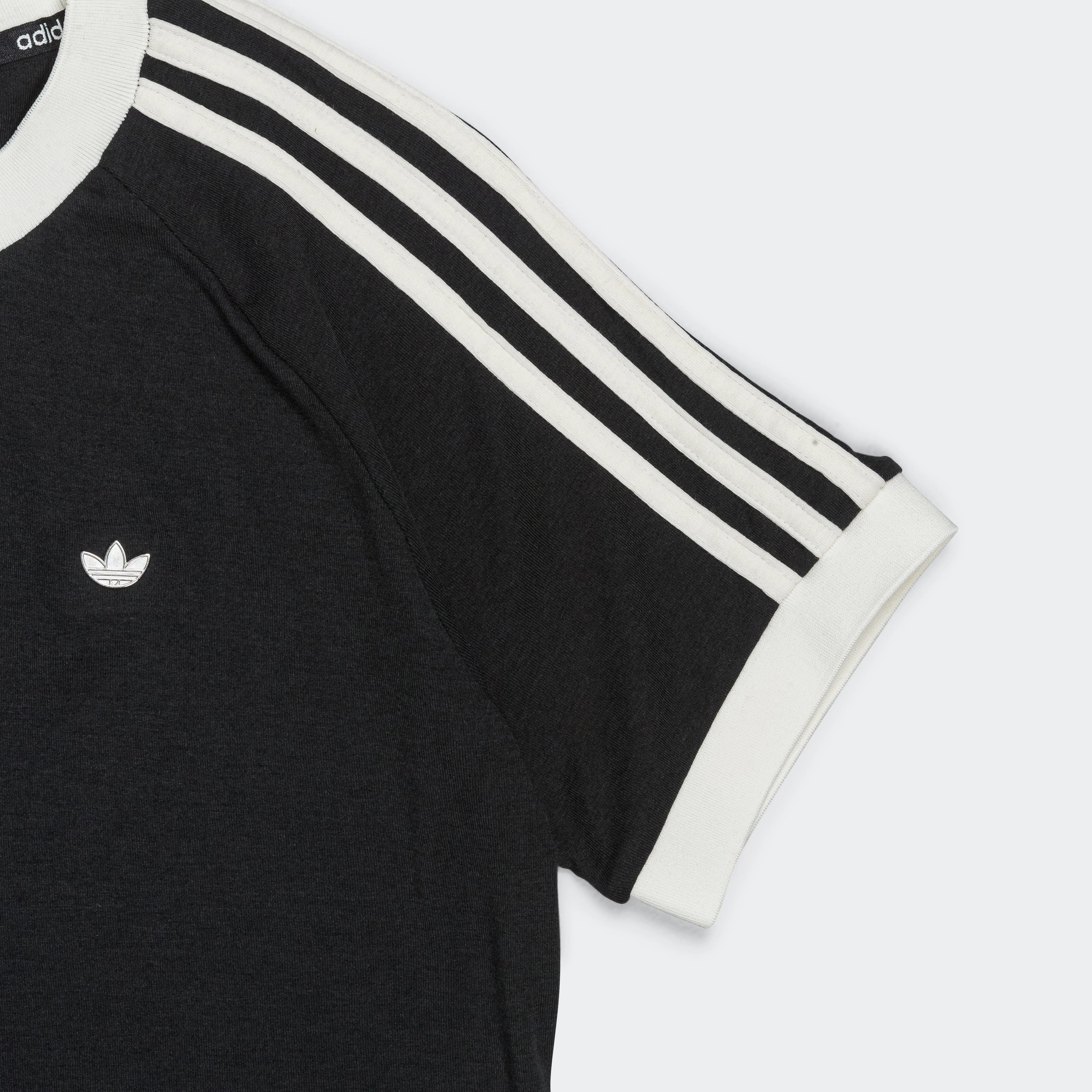 Cali Tee - Black Subtle Details