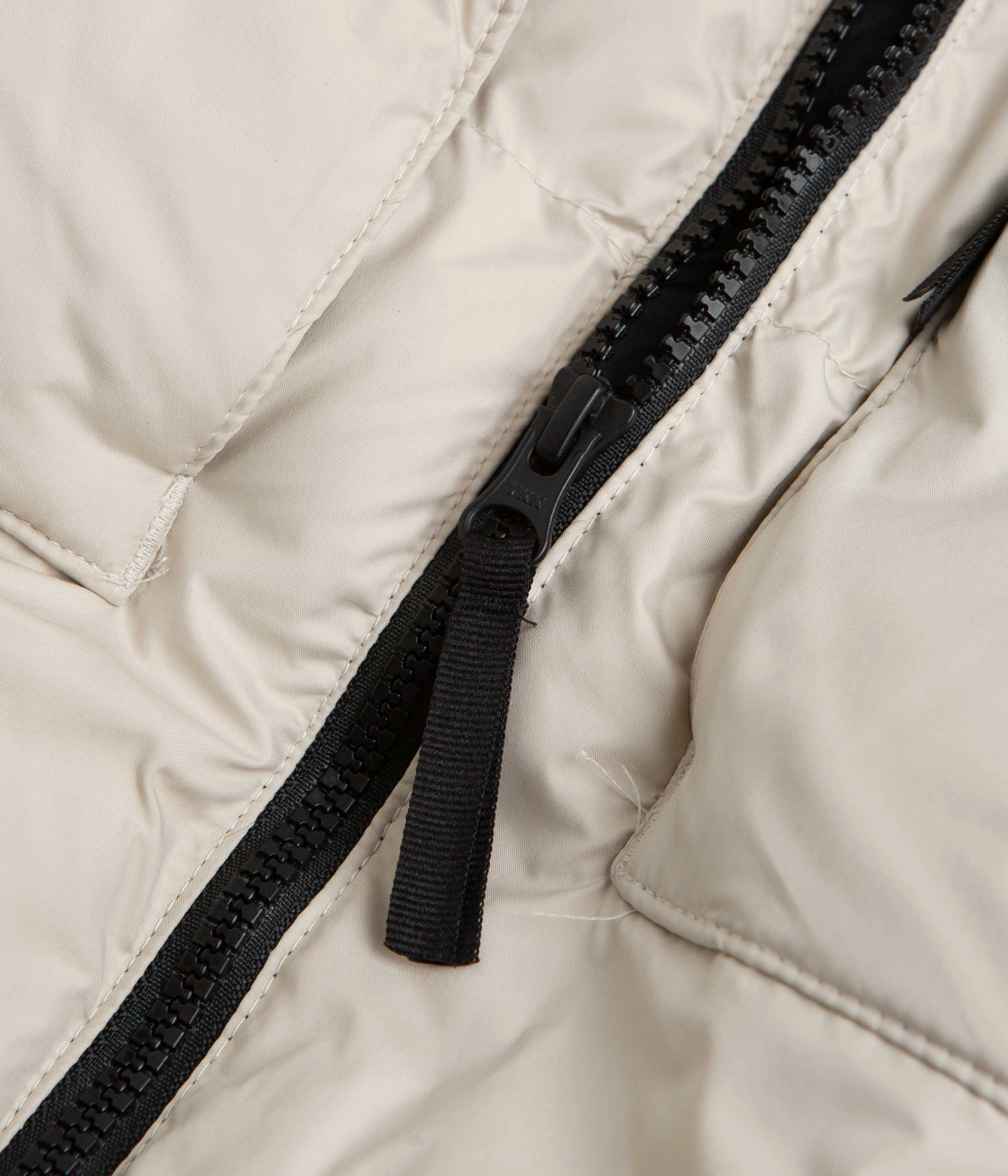 Rugged Layering Columbia Ballistic Ridge Oversized Puffer Jacket - Dark Stone / Black