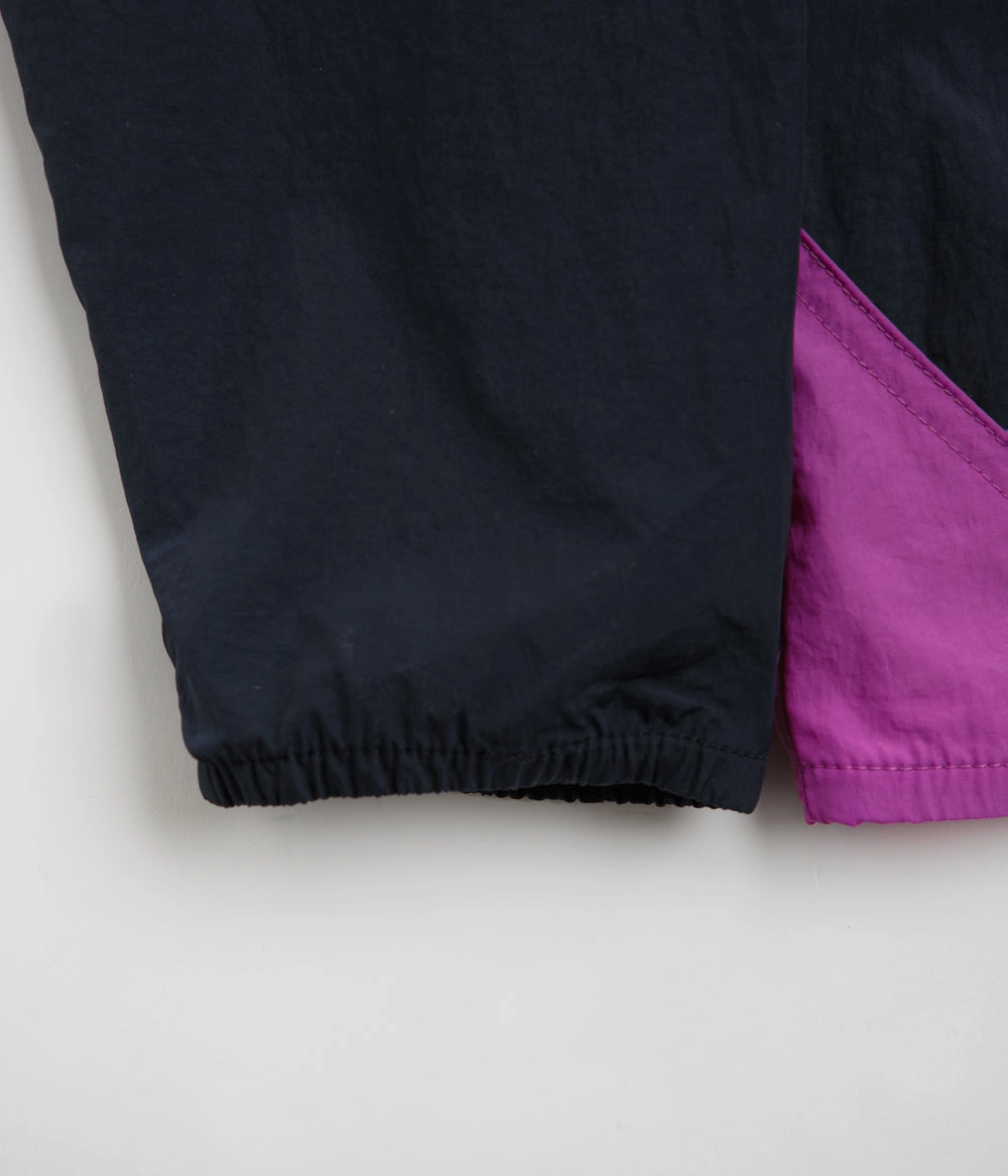 Effortless Wear quilted Columbia Challenger Windbreaker Anorak - Collegiate Navy / Razzle