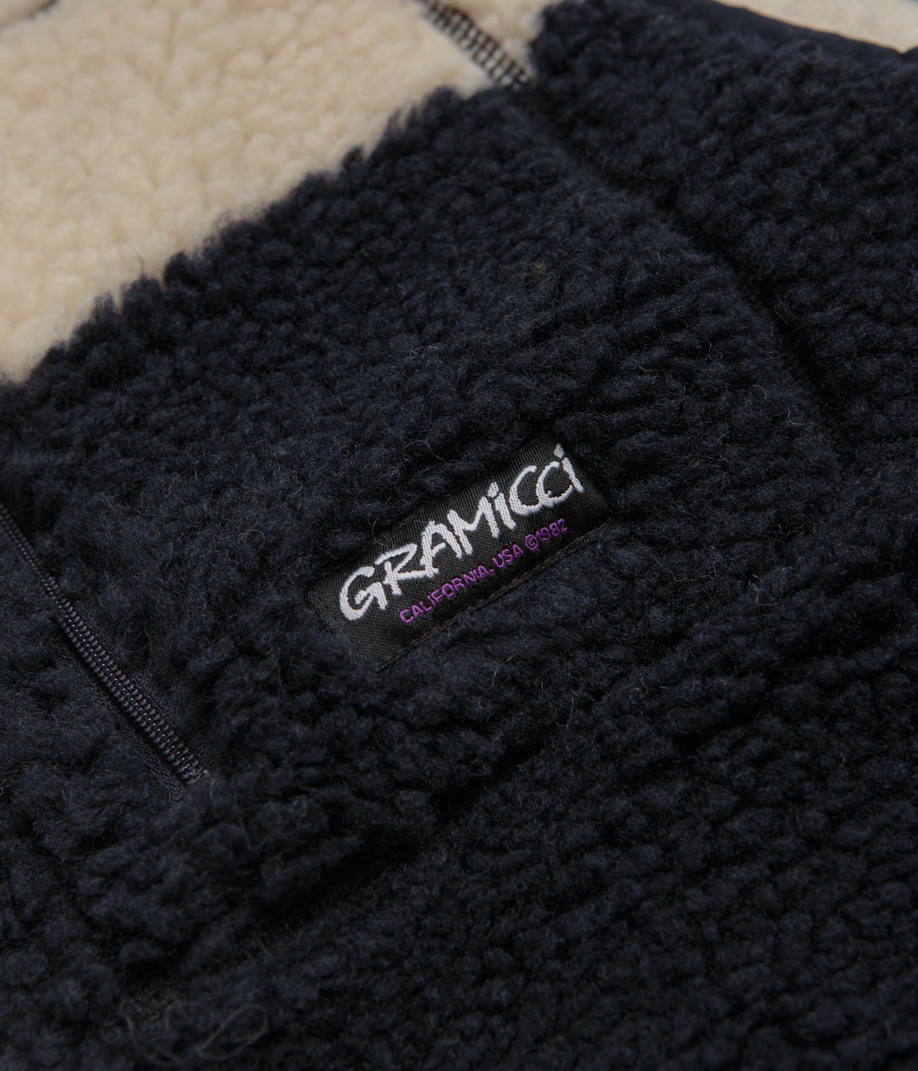 Base Outfit Timeless Design Outfit Gramicci Checkered Sherpa Vest - Natural / Navy Check