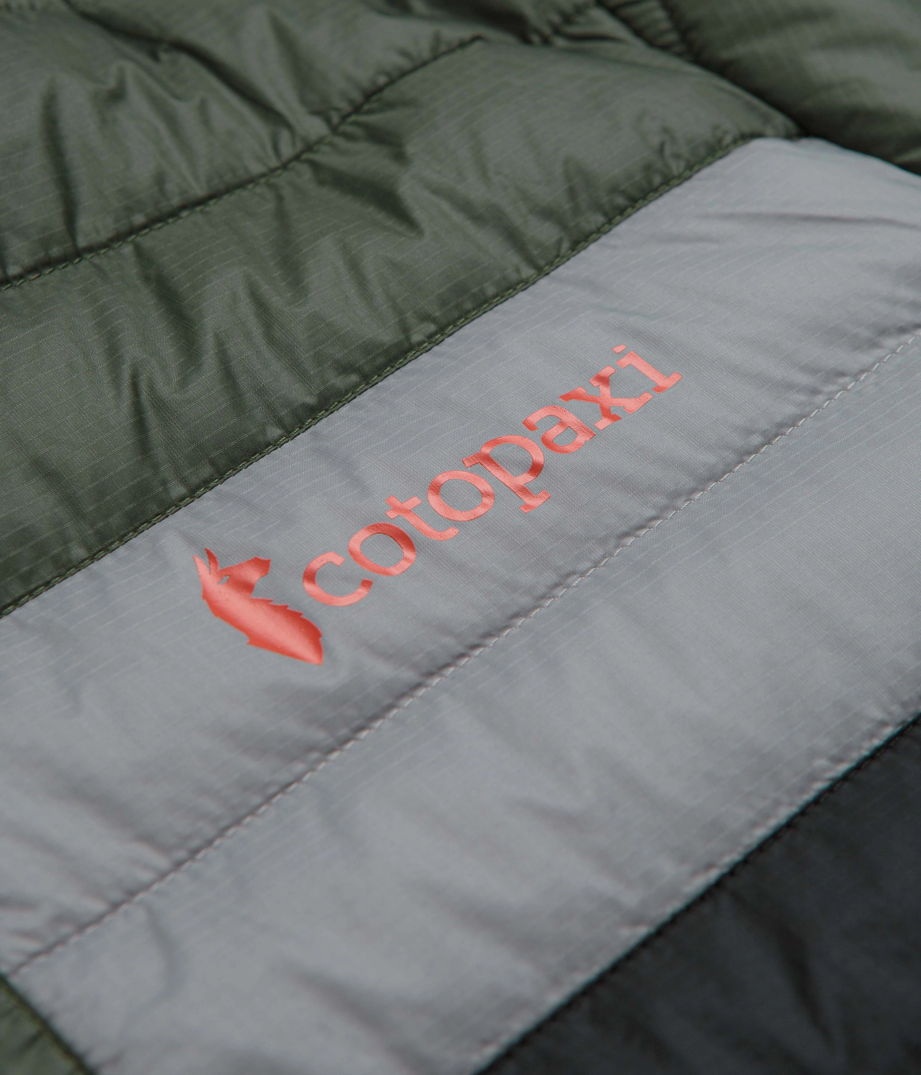 Cotopaxi Capa Insulated Hooded Jacket - Fatigue / Black Weightless Construction