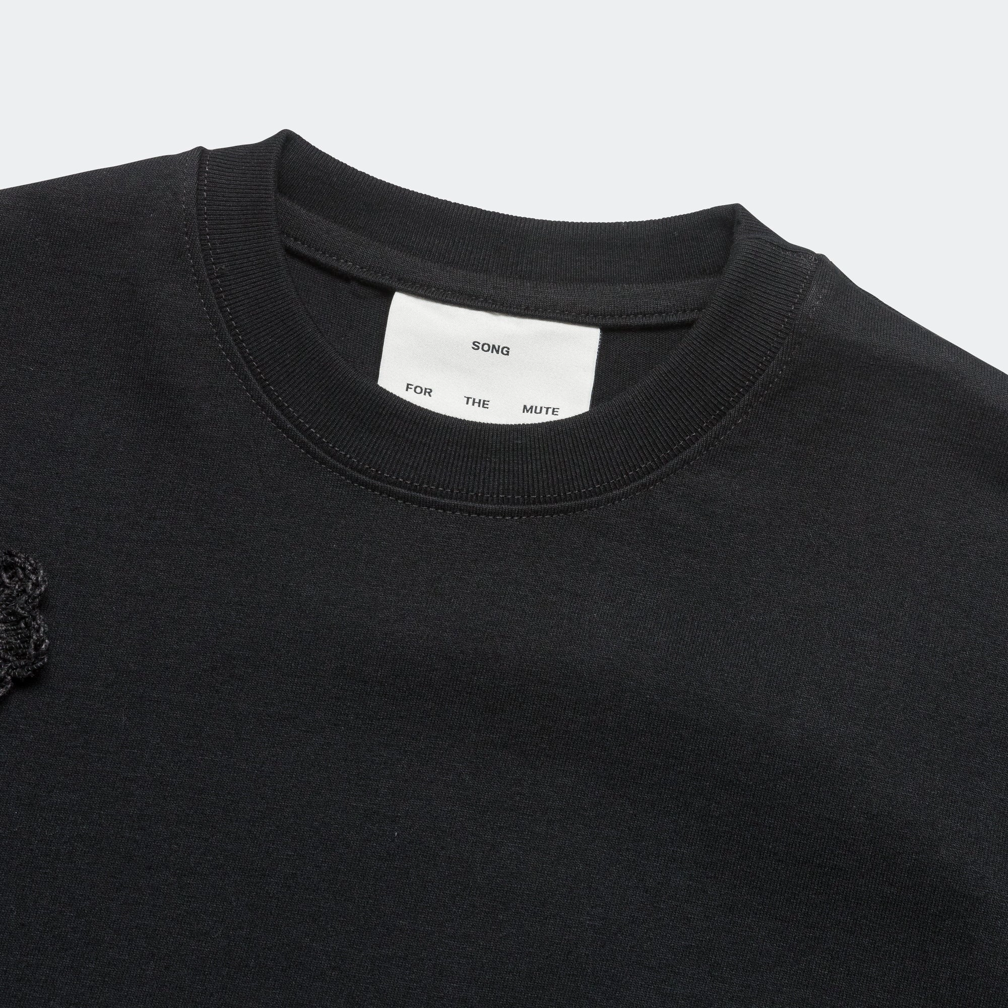 Street Casual Look Daisy Standard Tee - Black Soft Roots Jersey