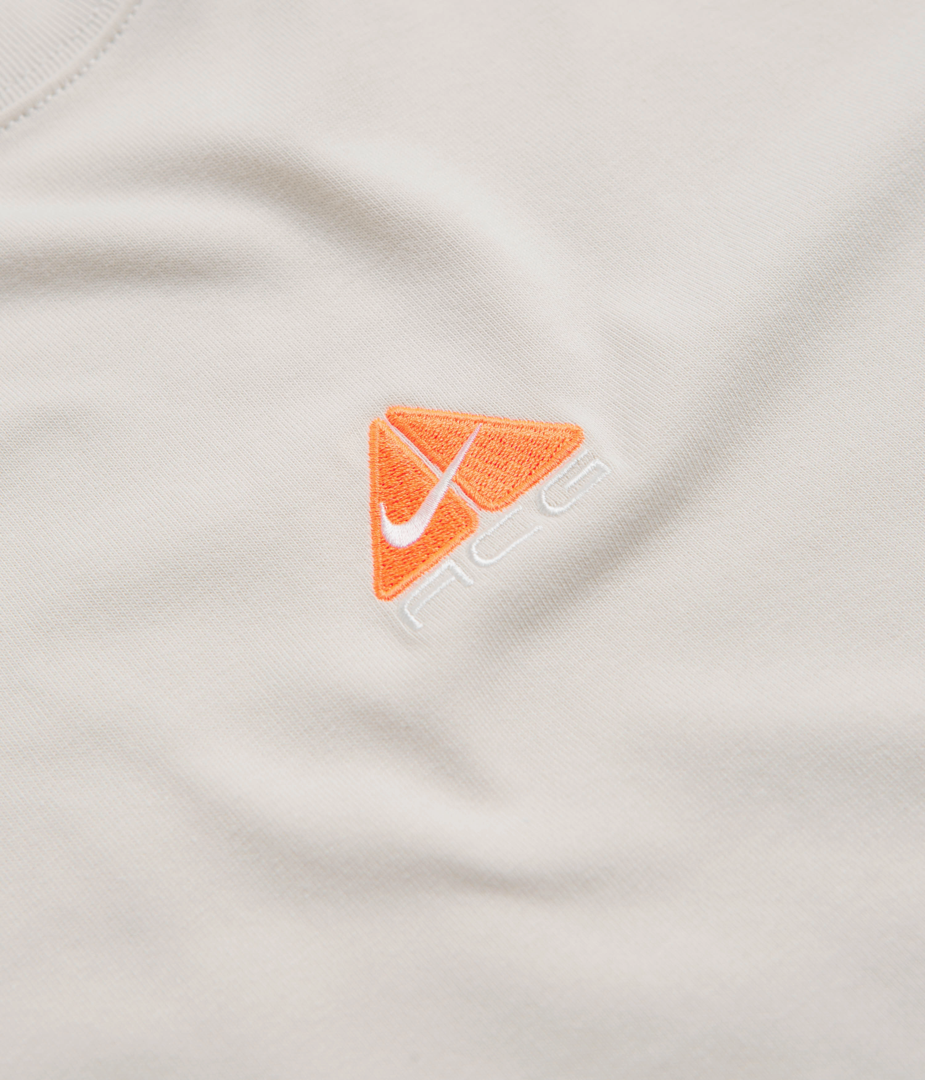 Nike ACG Lungs T-Shirt - Light Orewood Brown Active Trend Simple yet stylish