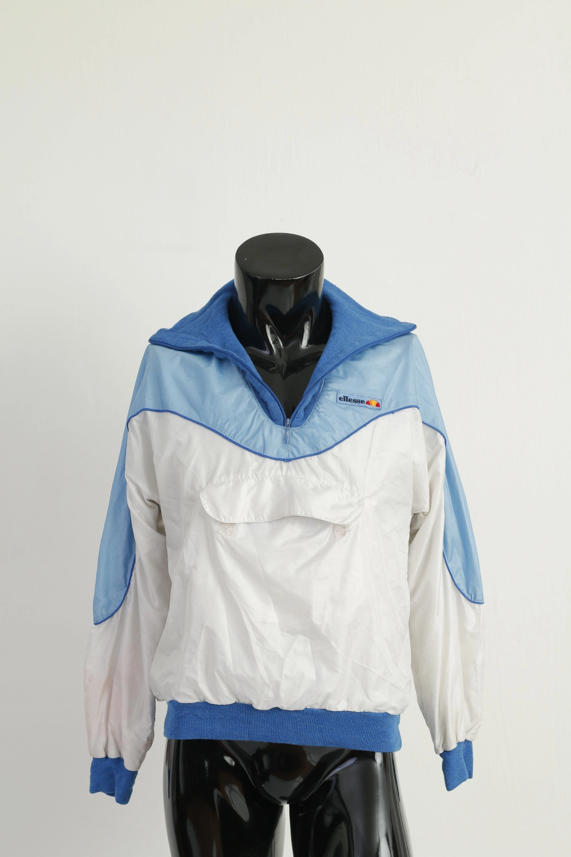 Non Restrictive Cut Ellesse Italy Vintage L / XL women jacket windbreaker anorak festival 80s