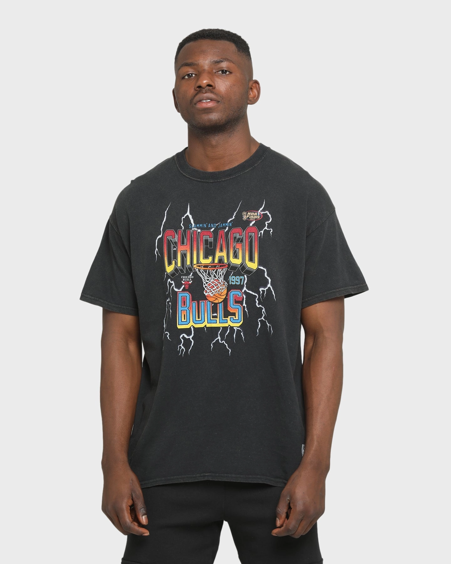 Mitchell & Ness Chicago Bulls Vintage Lightning Short Sleeve T-Shirt Black Wash Soft Touch Fit Urban Smart