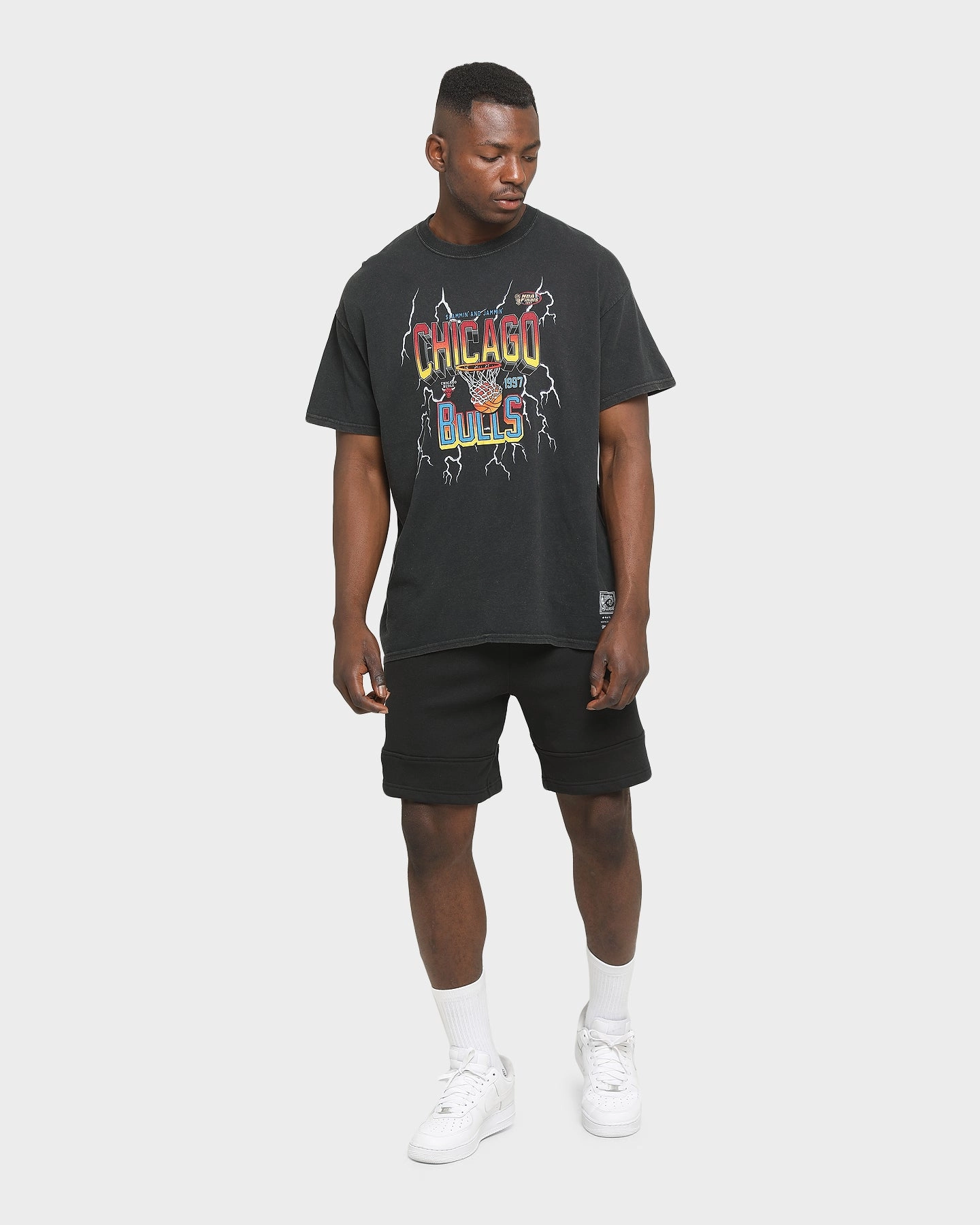 Perfect Style Mitchell & Ness Chicago Bulls Vintage Lightning Short Sleeve T-Shirt Black Wash