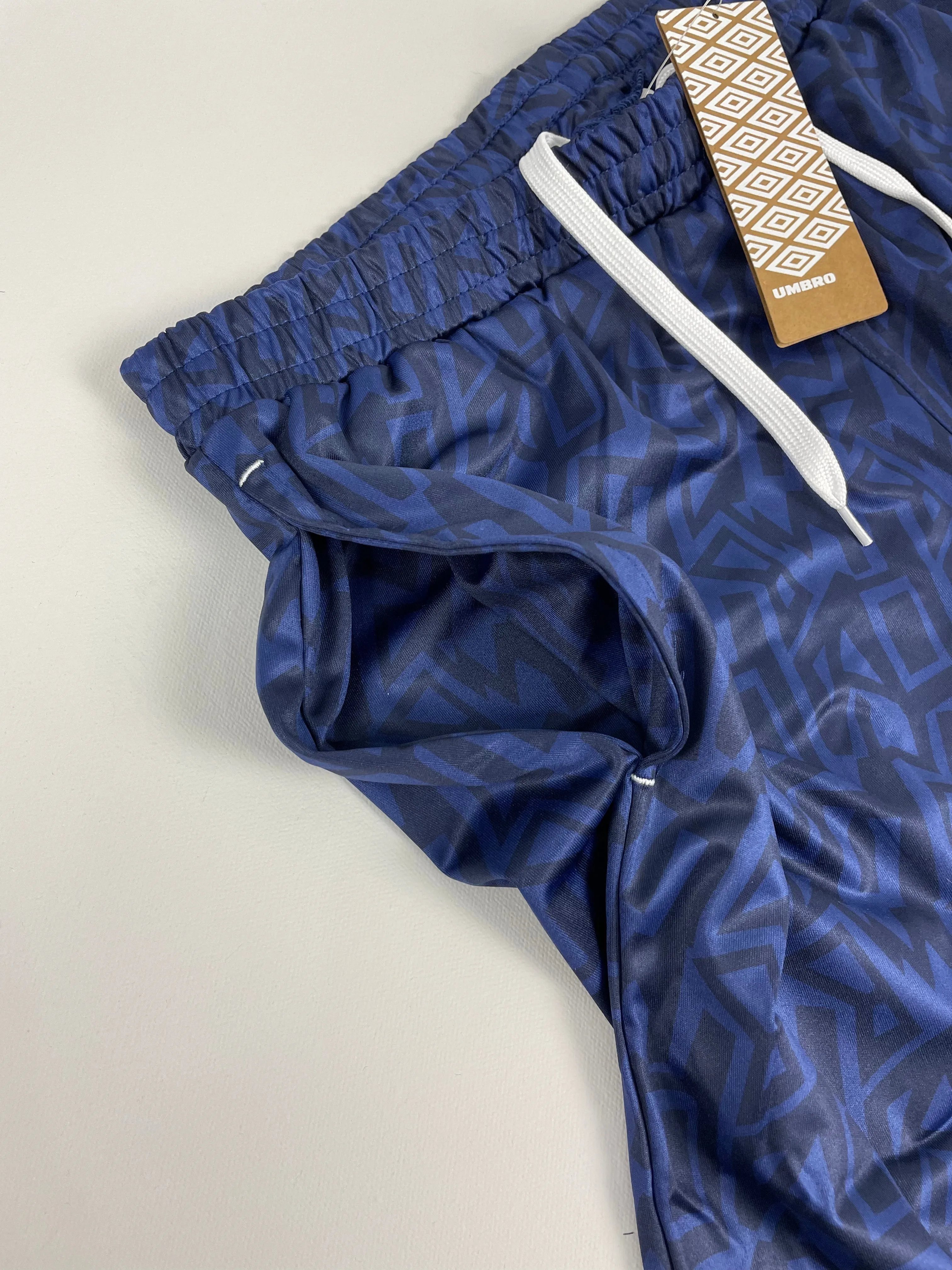 UMBRO *BNWT* NAVY GRAFFITI SHORTS (MULTIPLE SIZES) WITH POCKETS Basic Look Basic Feel