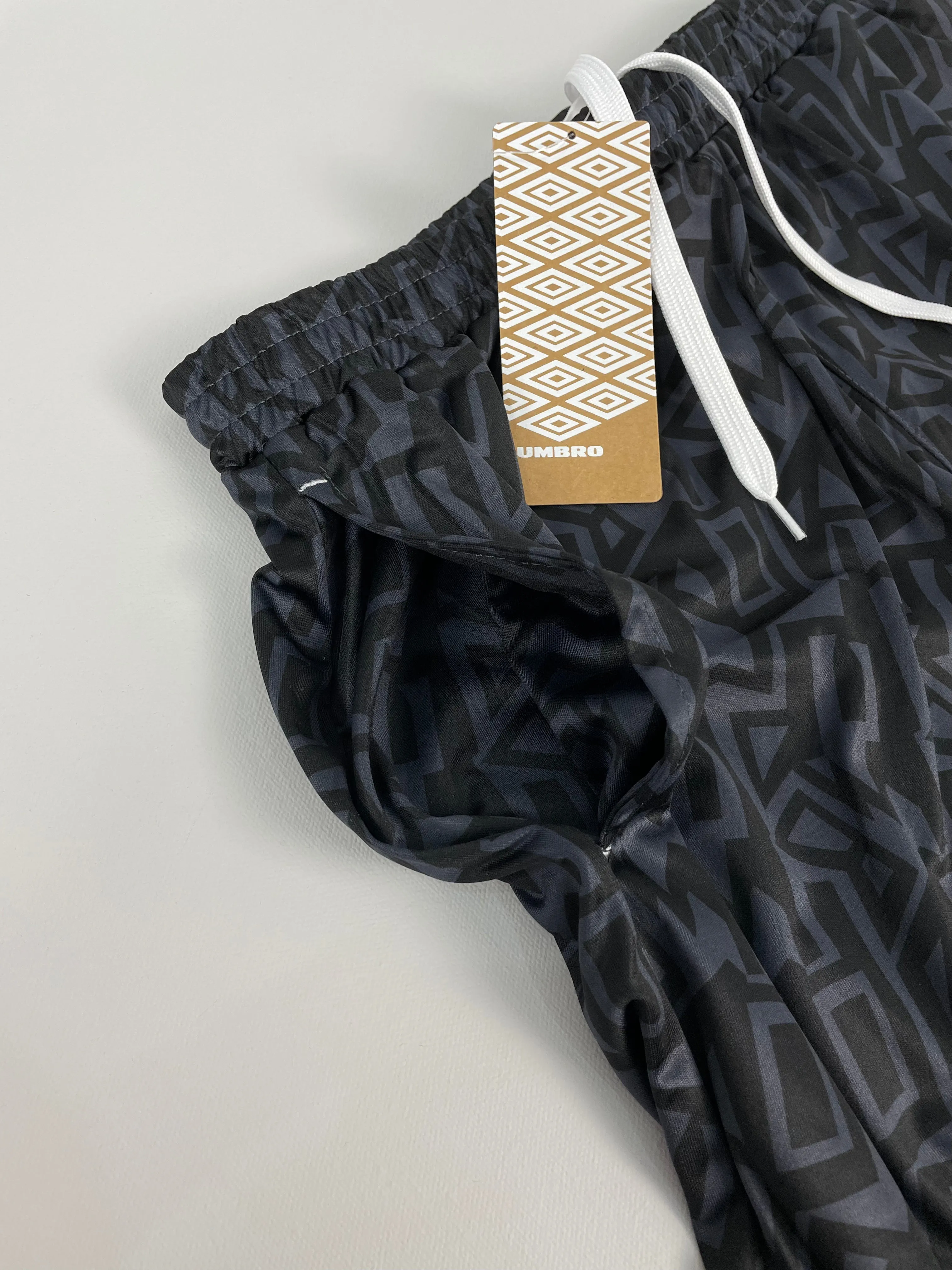 Temperature Regulating Blend UMBRO *BNWT* CARBON GRAFFITI SHORTS (MULTIPLE SIZES) WITH POCKETS