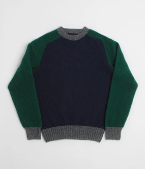 Howlin' Megatron Man Sweatshirt - Forest product team unity V-Neck