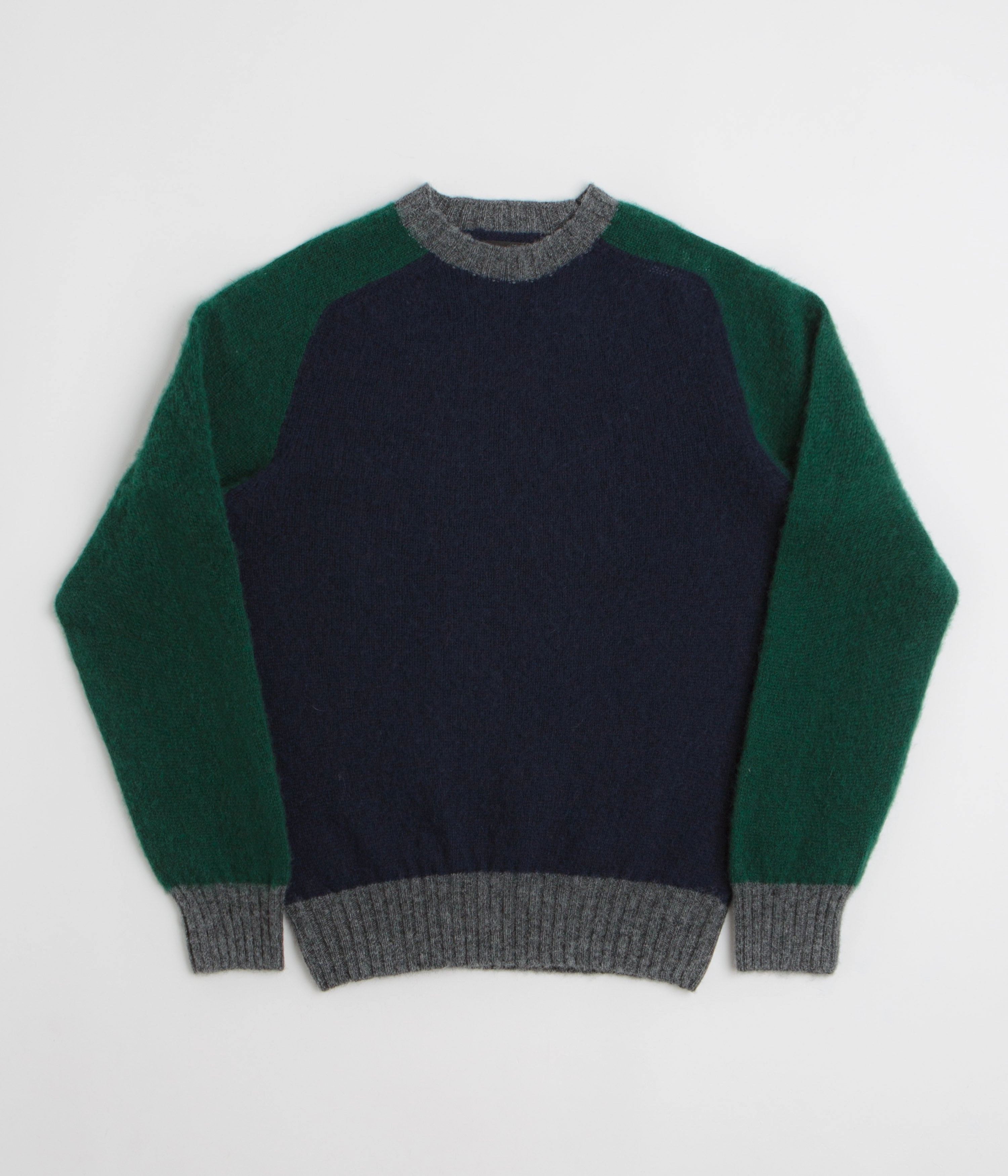 Howlin' Megatron Man Sweatshirt - Forest product team unity V-Neck