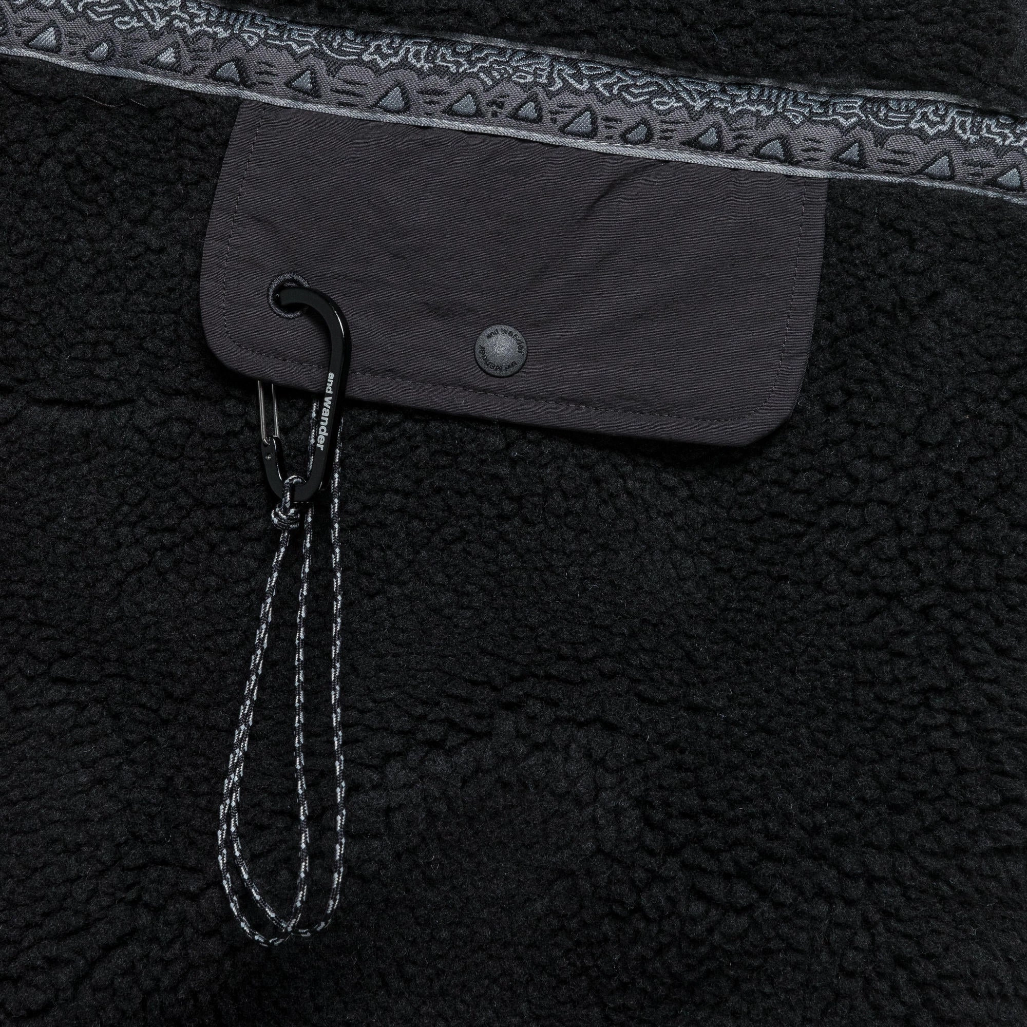 Low Profile Insulation Reflective Detailing JQ Tape Fleece Vest x and wander - Black