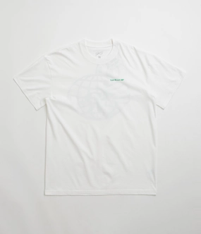 Layered Collar Structure RecycledBlend Last Resort AB Atlas Monogram T-Shirt - White / Kelly Green