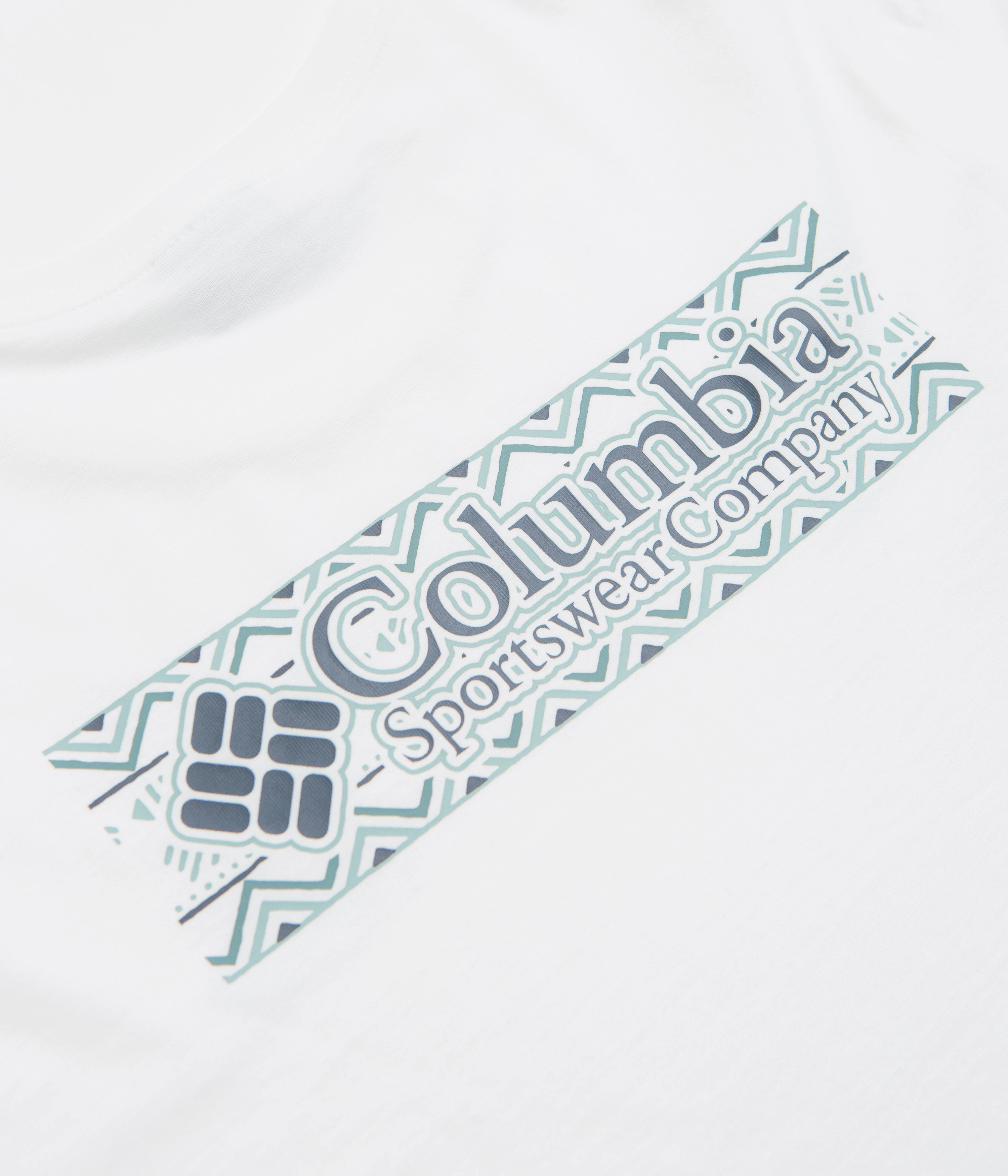 Columbia Explorers Canyon Long Sleeve T-Shirt - White / Branded Blanket Bold Design Soft and Lightweight