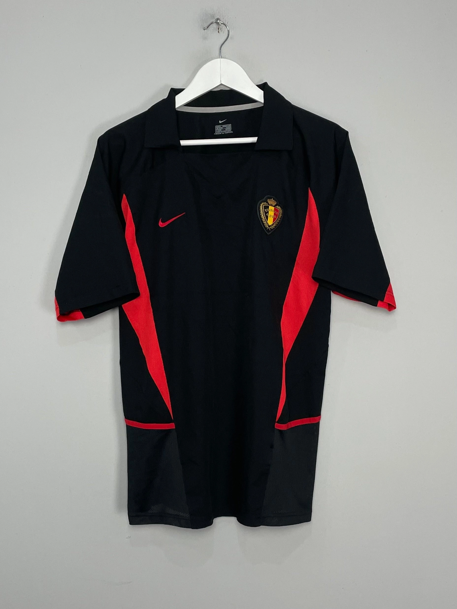 Raglan Sleeve Construction Athletic Outfit 2002/04 BELGIUM AWAY SHIRT (L) NIKE