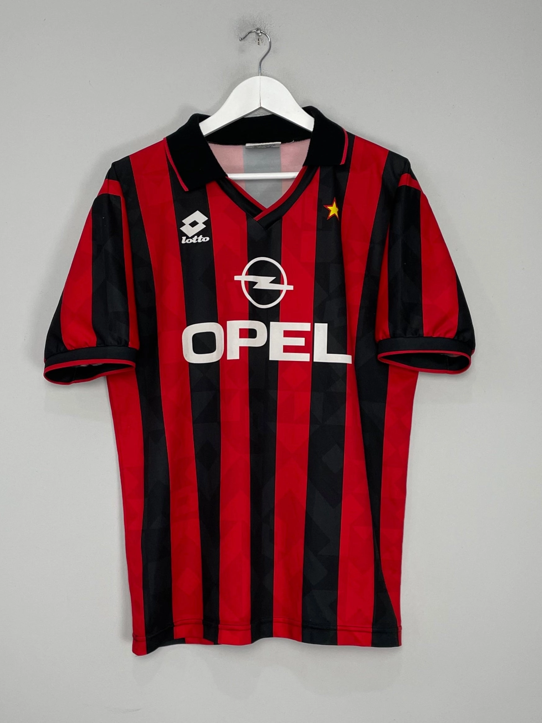 Dynamic Performance 1994/95 AC MILAN HOME SHIRT (L) LOTTO