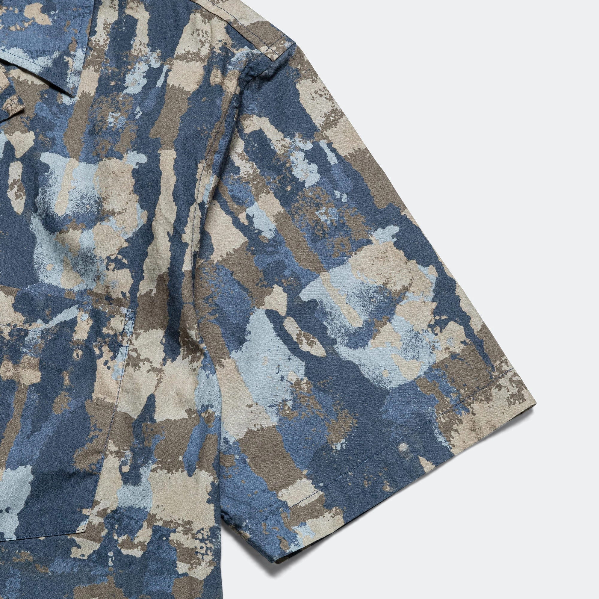 Mads Relaxed Print SS Shirt - Steel Blue Artistic Design slim fit