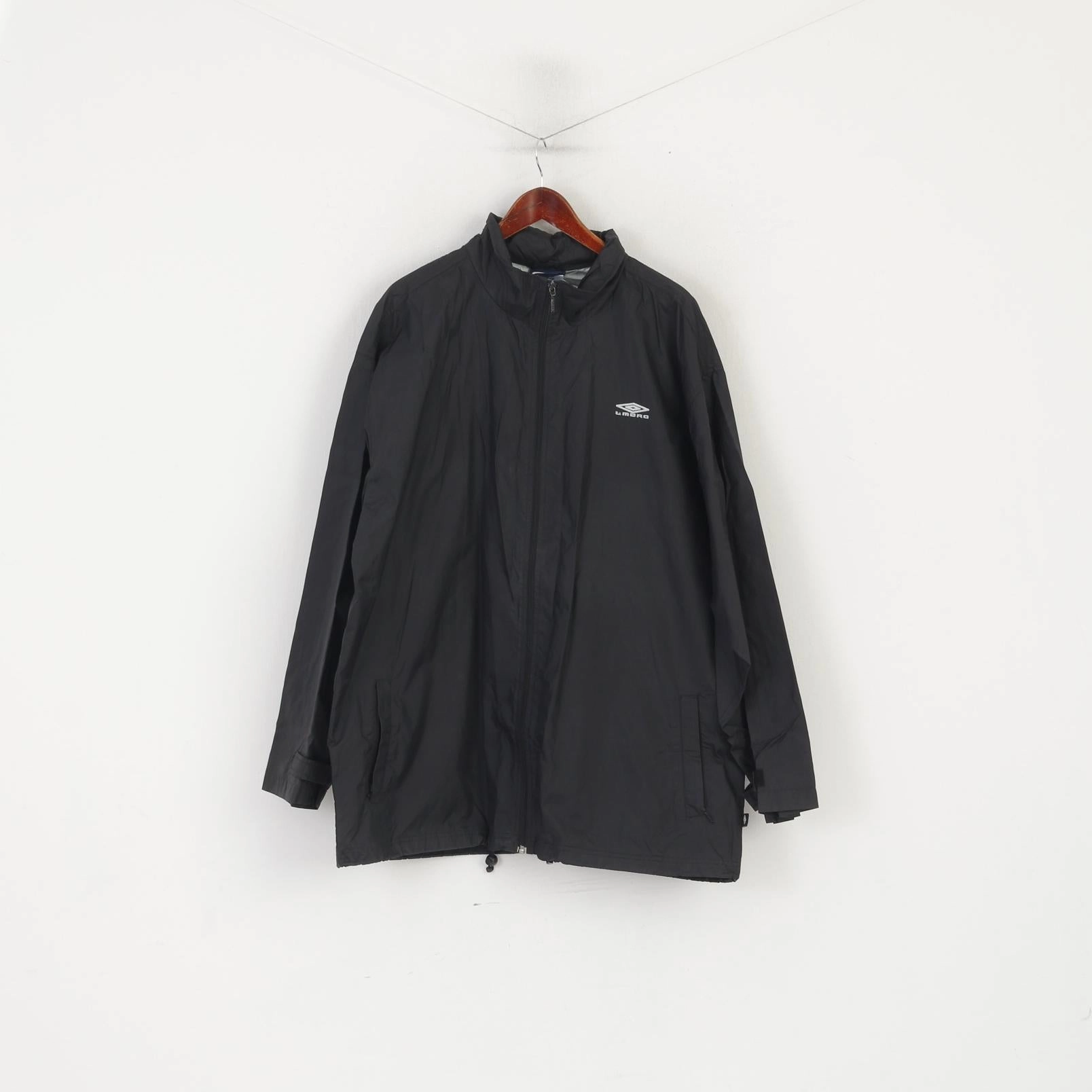 Umbro Men XXL Jacket Black Nylon Waterproof Full Zipper Hidden Hood Sportswear Top Ergonomic Stitching picnic - goers