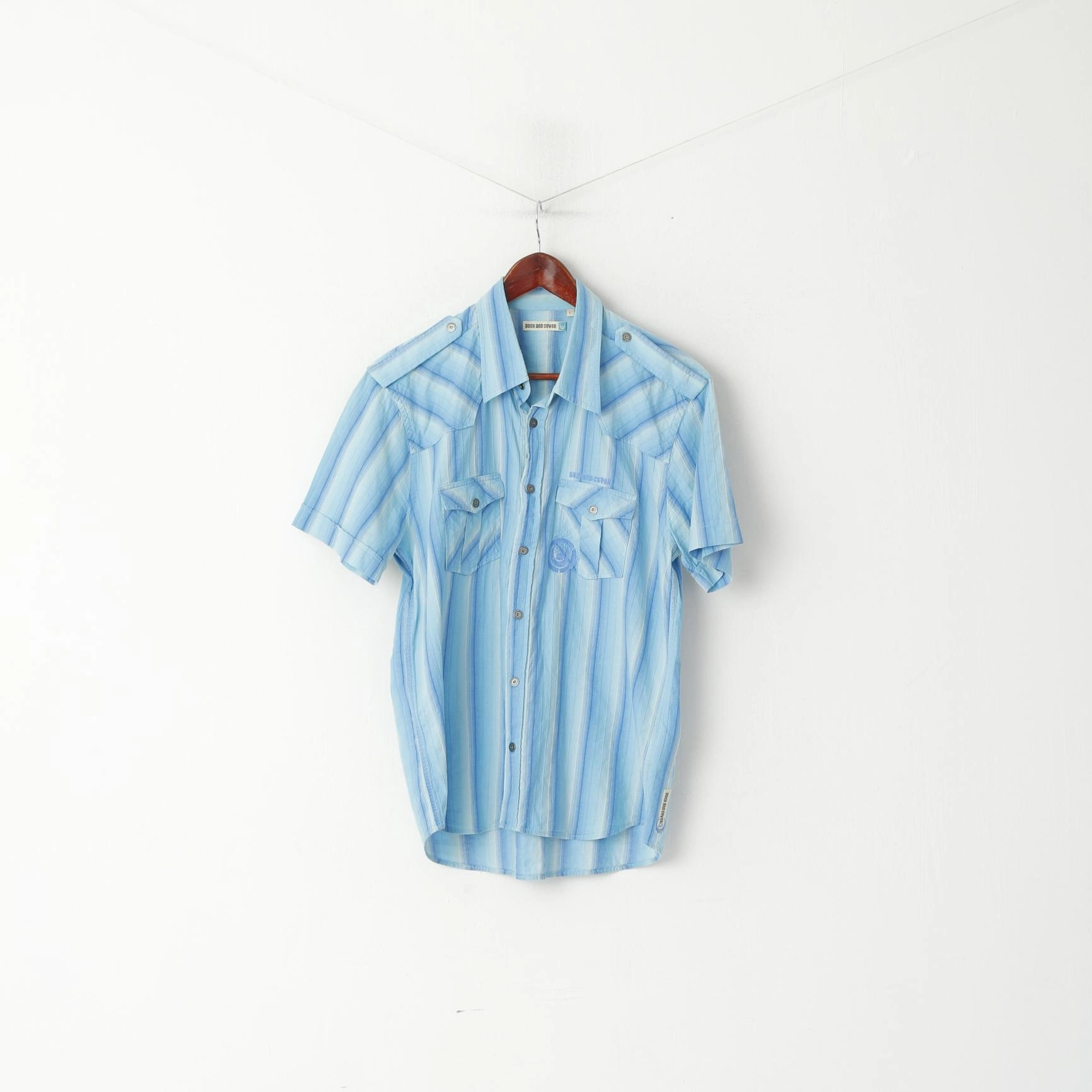 Holiday Special Custom Fit Duck and Cover Men L (M) Casual Shirt Blue Striped Cotton Snap Short Sleeve Retro Top