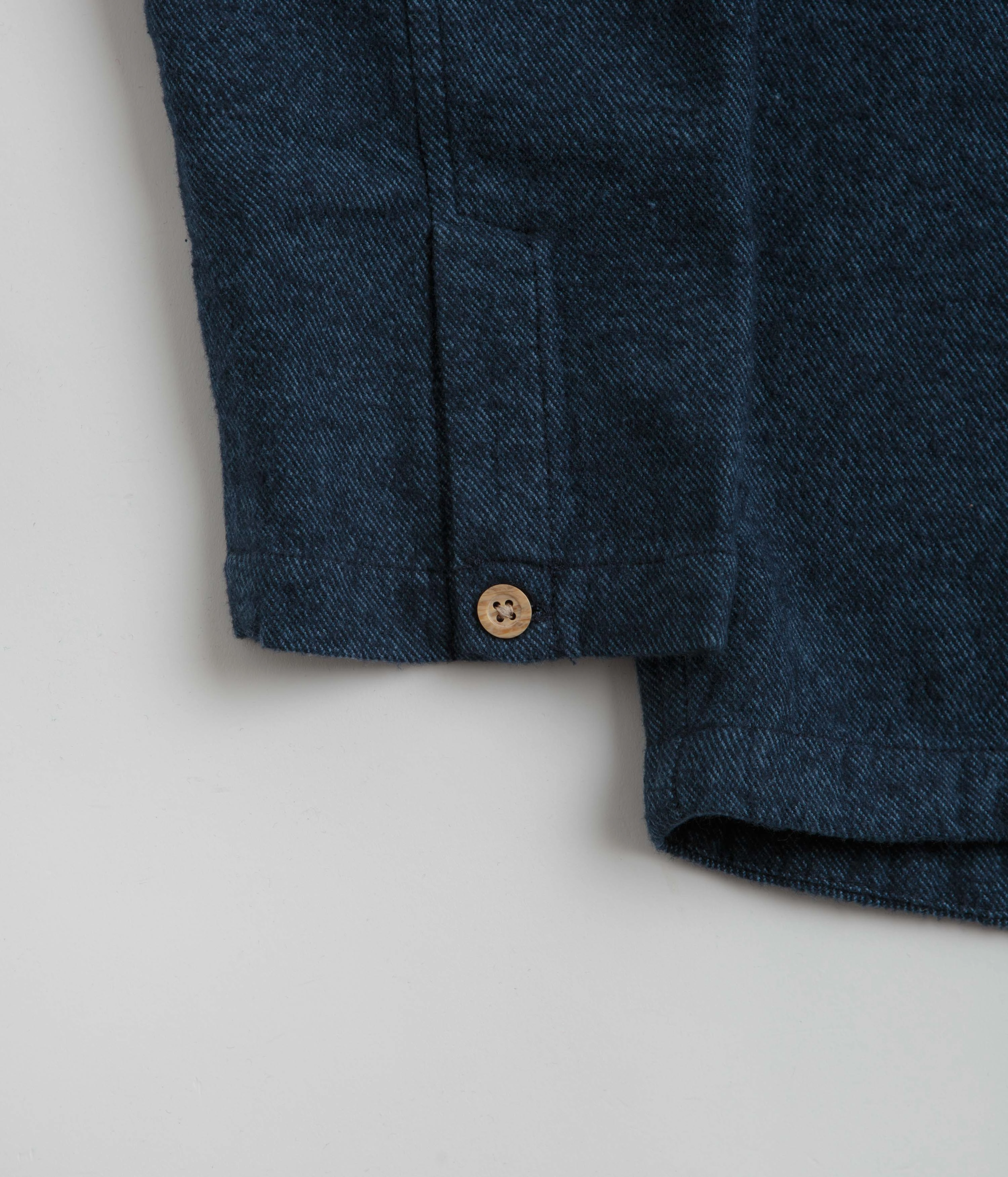 high-low hem Essential Wardrobe Mollusk Builder Shirt - True Blue