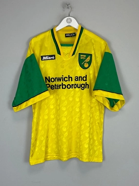 Seam Free Underarm Venting Bemberg Collar Finish 1996/97 NORWICH CITY HOME SHIRT (M) MITRE