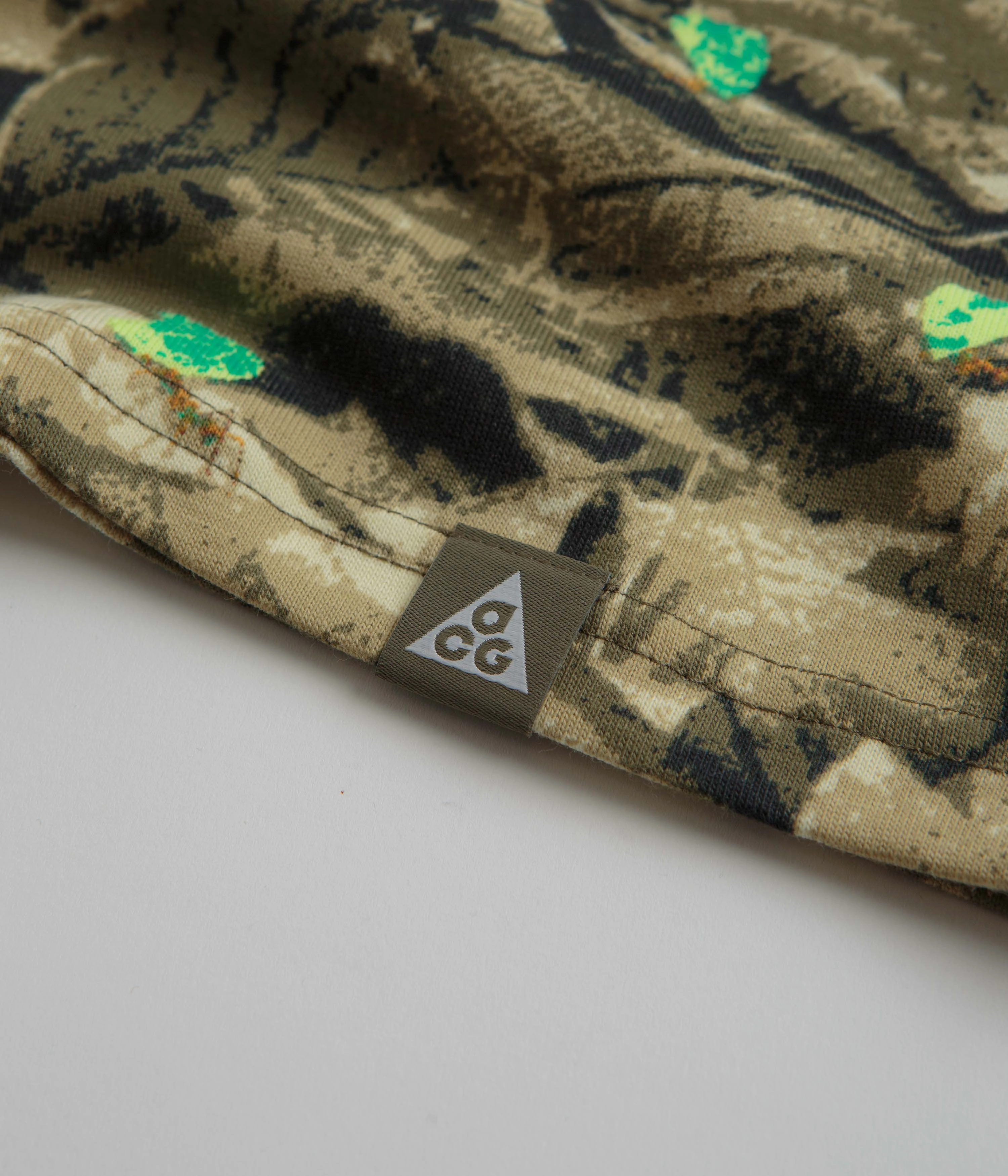 Nike ACG Leafcutter T-Shirt - Medium Olive shopping