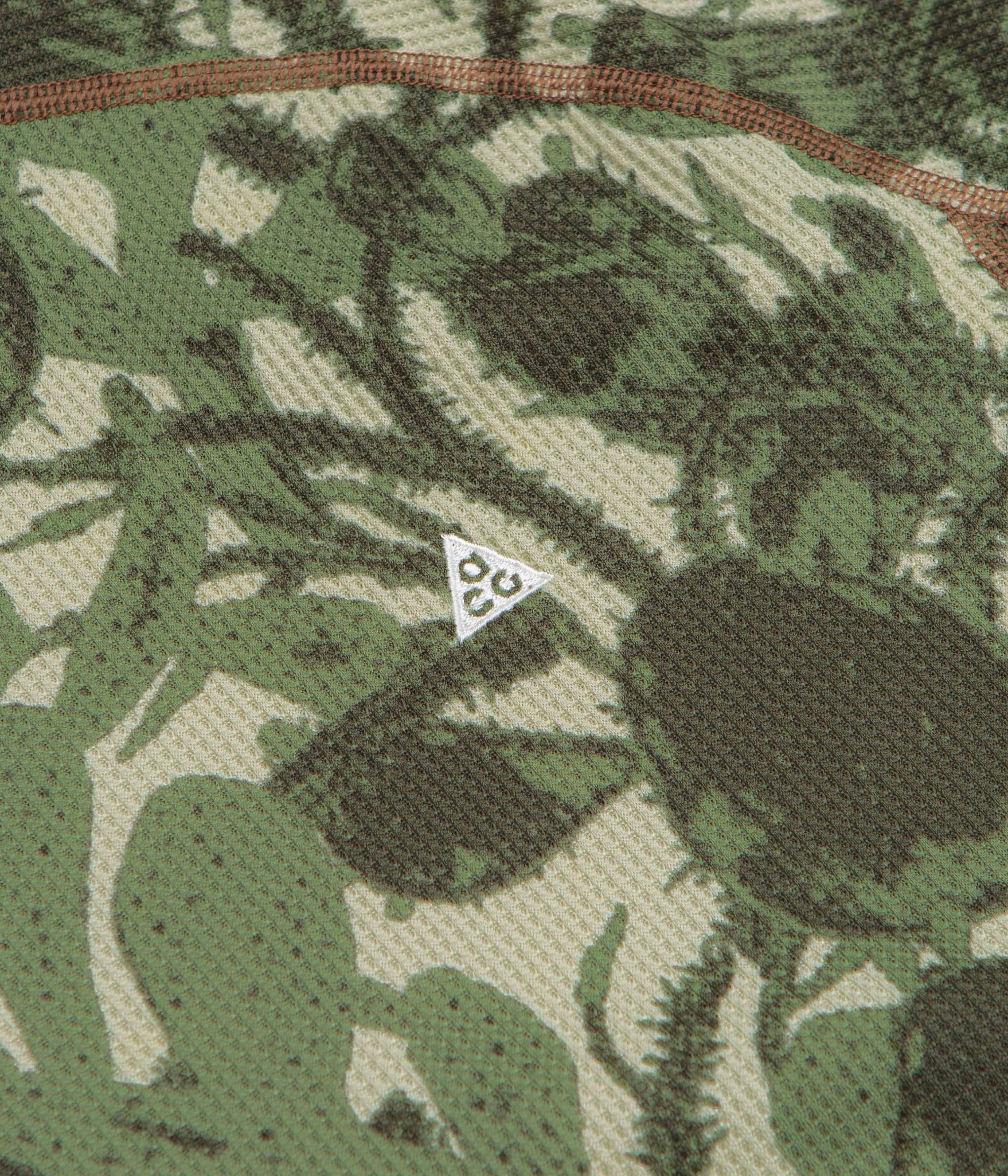 casual top Nike ACG AOP Chinati T-Shirt  - Light Khaki / Cargo Khaki / Summit White