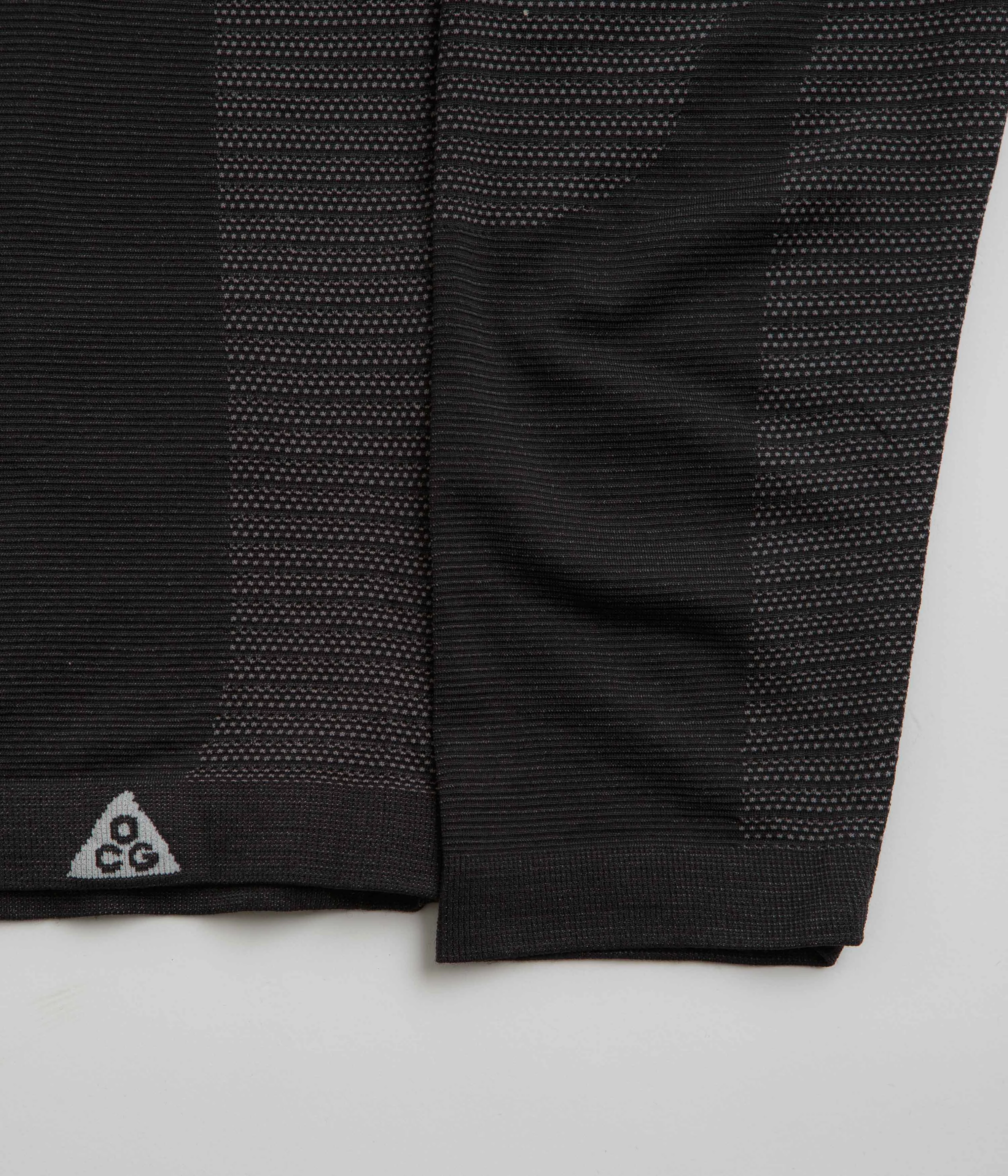 Nike ACG Delta River Long Sleeve T-Shirt - Black / Cool Grey Minimalistic Wear