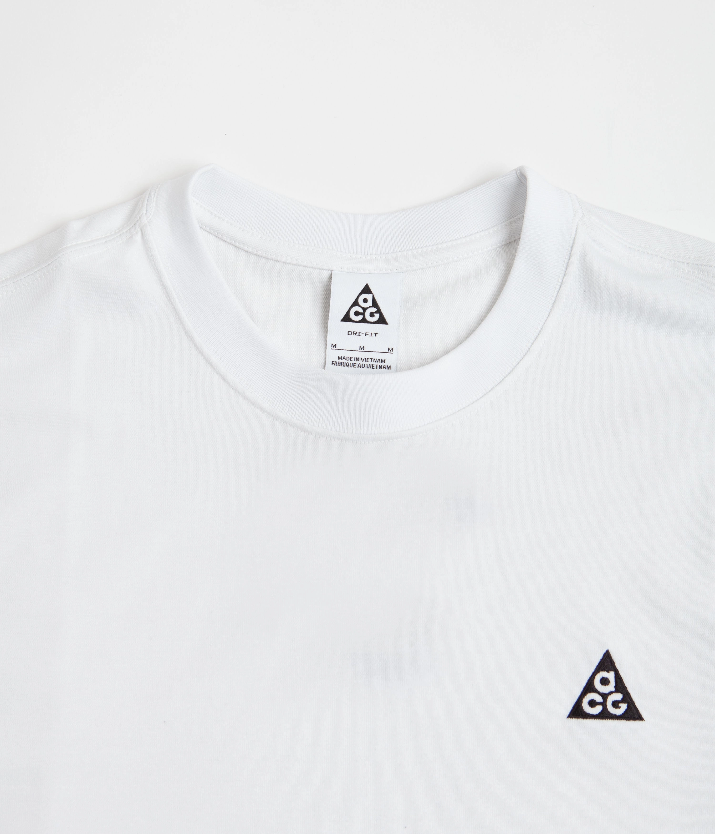 Casual Layer Look Nike ACG LBR T-Shirt - Summit White
