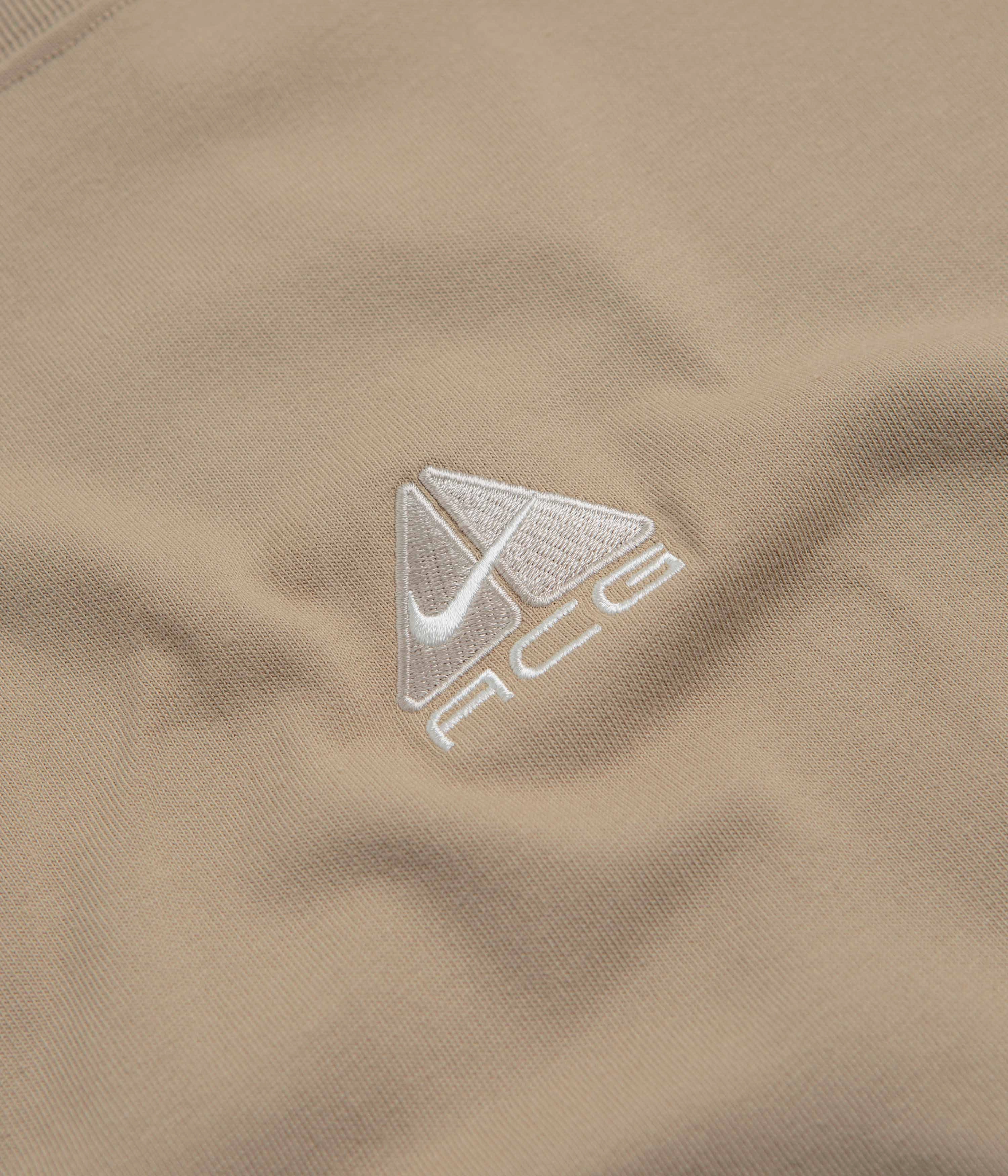 Timeless Fit Layering Options Nike ACG Lungs Long Sleeve T-Shirt - Khaki